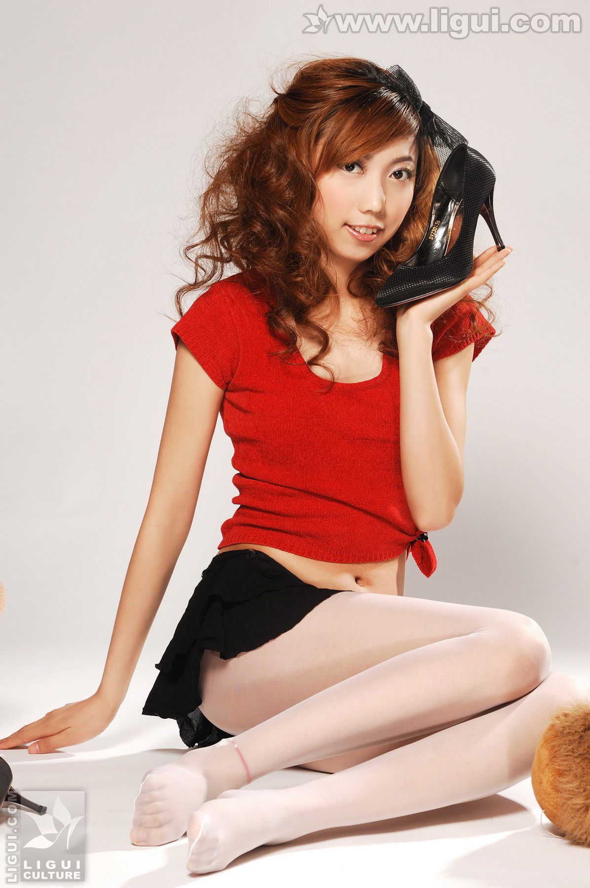 Model 梦娜《性感学生诱惑白丝》 [丽柜LiGui] 丝袜美足写真图片