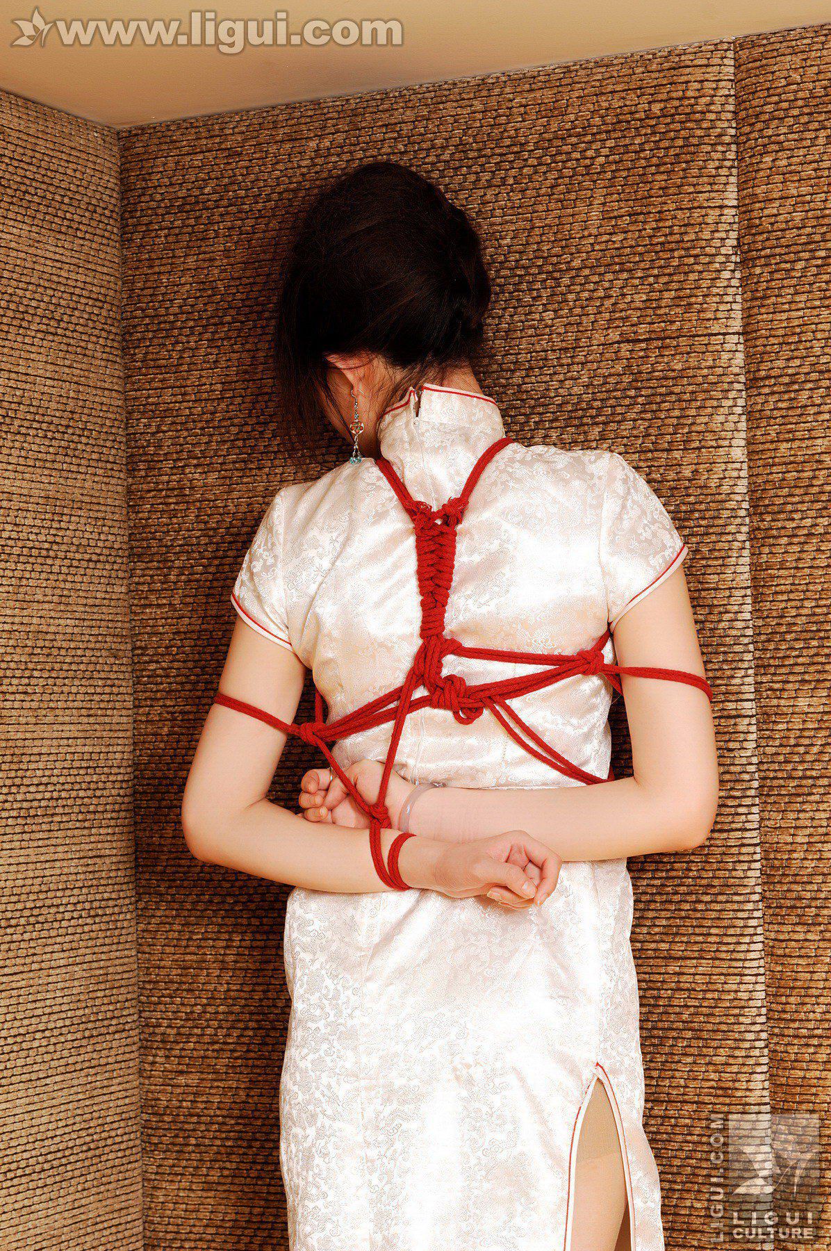 Model 菲菲《美眉被困豪华会》 [丽柜美束LiGui] 丝袜玉足写真图片