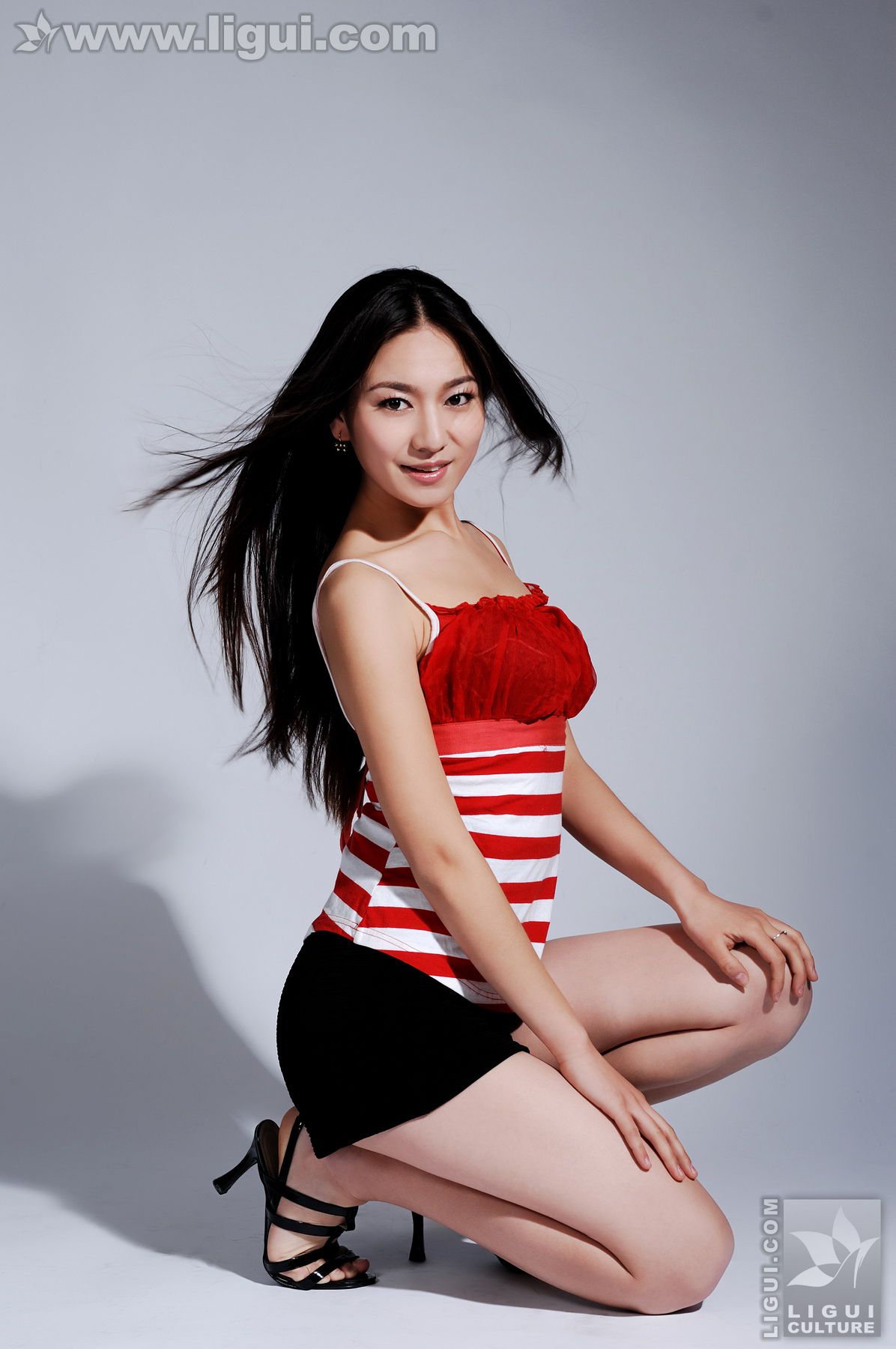 Model 唐静《健身女教练的幸福生活》 [丽柜LiGui] 美腿玉足写真图片