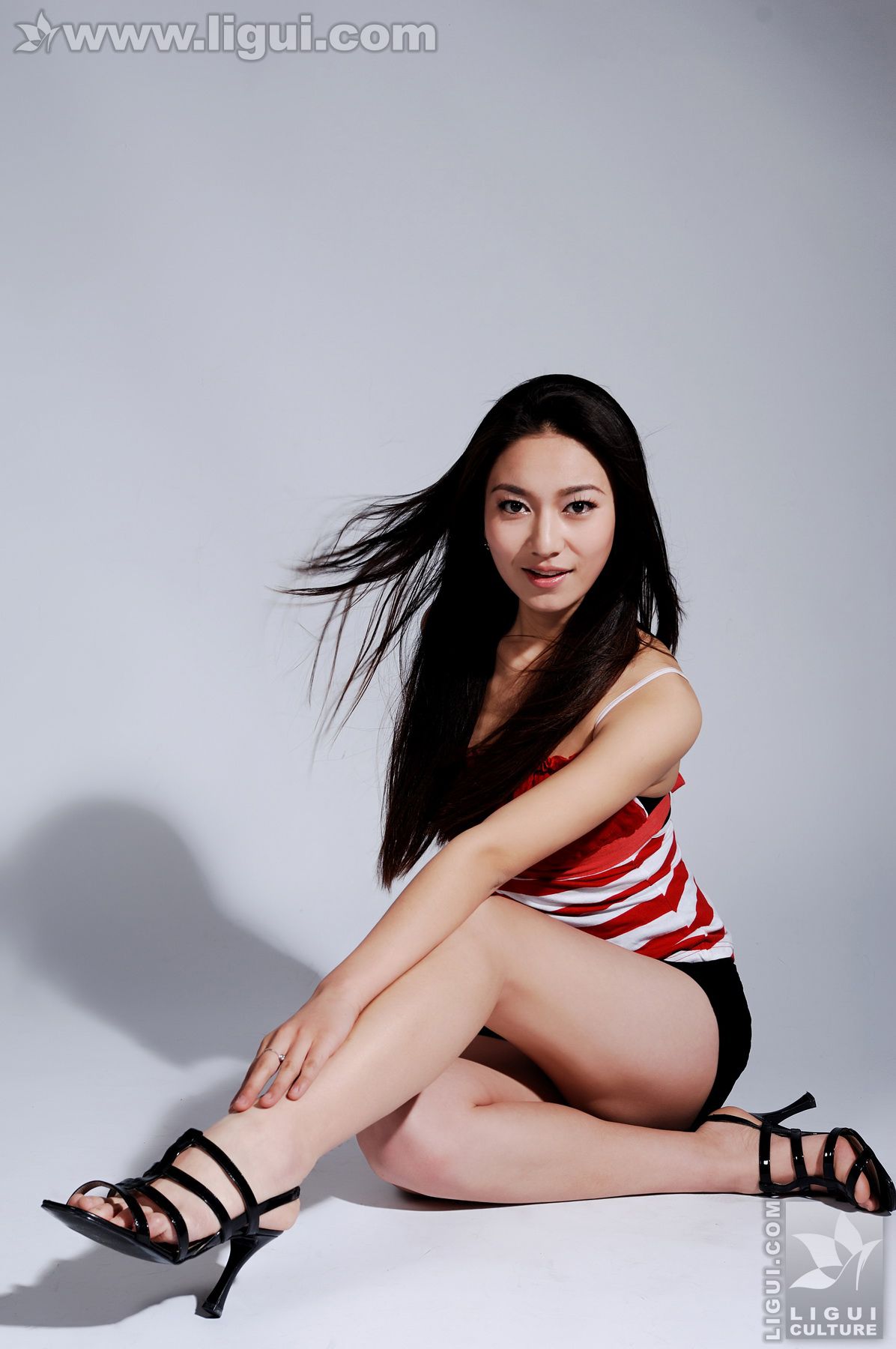 Model 唐静《健身女教练的幸福生活》 [丽柜LiGui] 美腿玉足写真图片