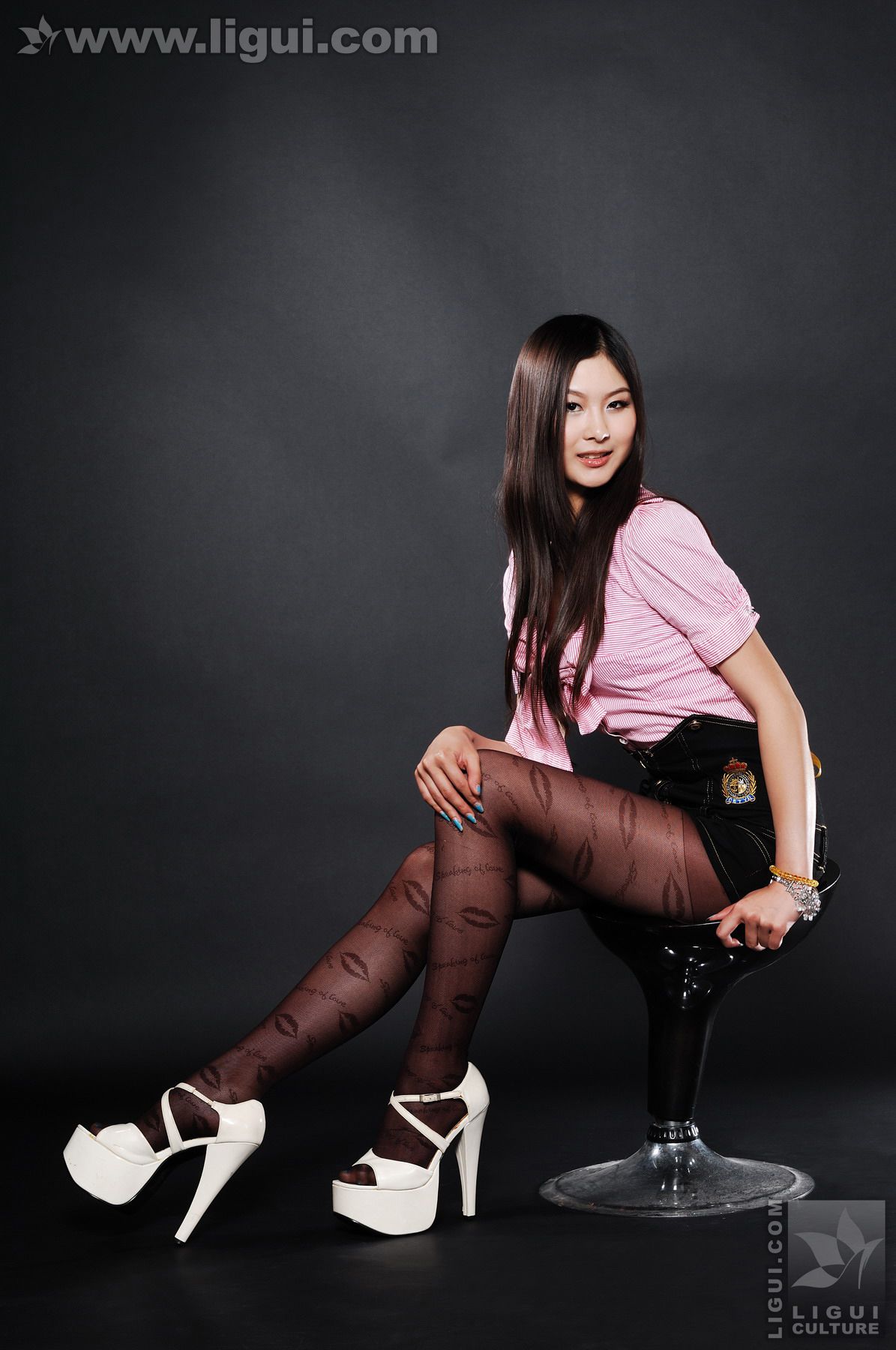 Model 孙跃《性感迷人的丝袜》 [丽柜LiGui] 美腿玉足写真图片