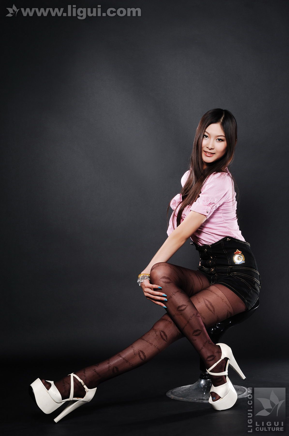 Model 孙跃《性感迷人的丝袜》 [丽柜LiGui] 美腿玉足写真图片