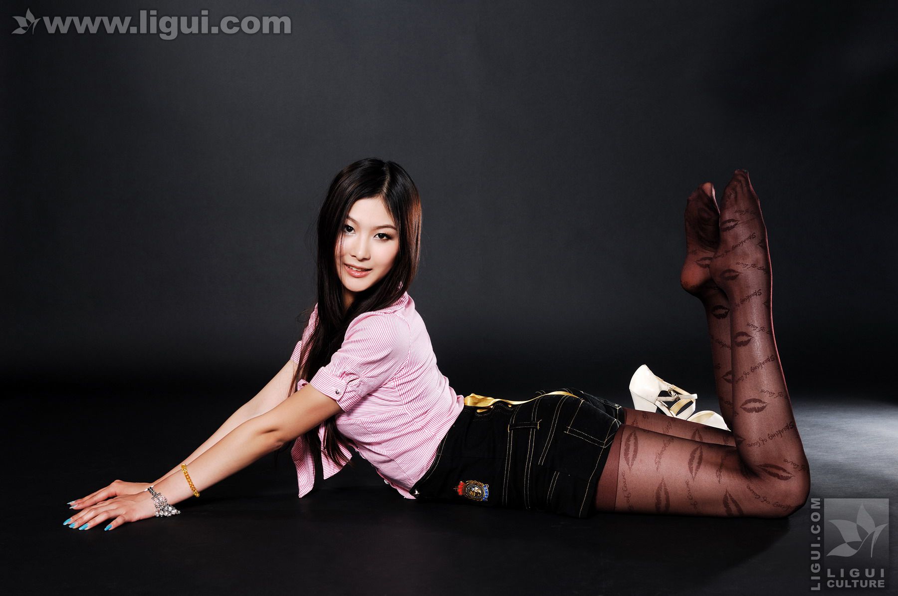 Model 孙跃《性感迷人的丝袜》 [丽柜LiGui] 美腿玉足写真图片