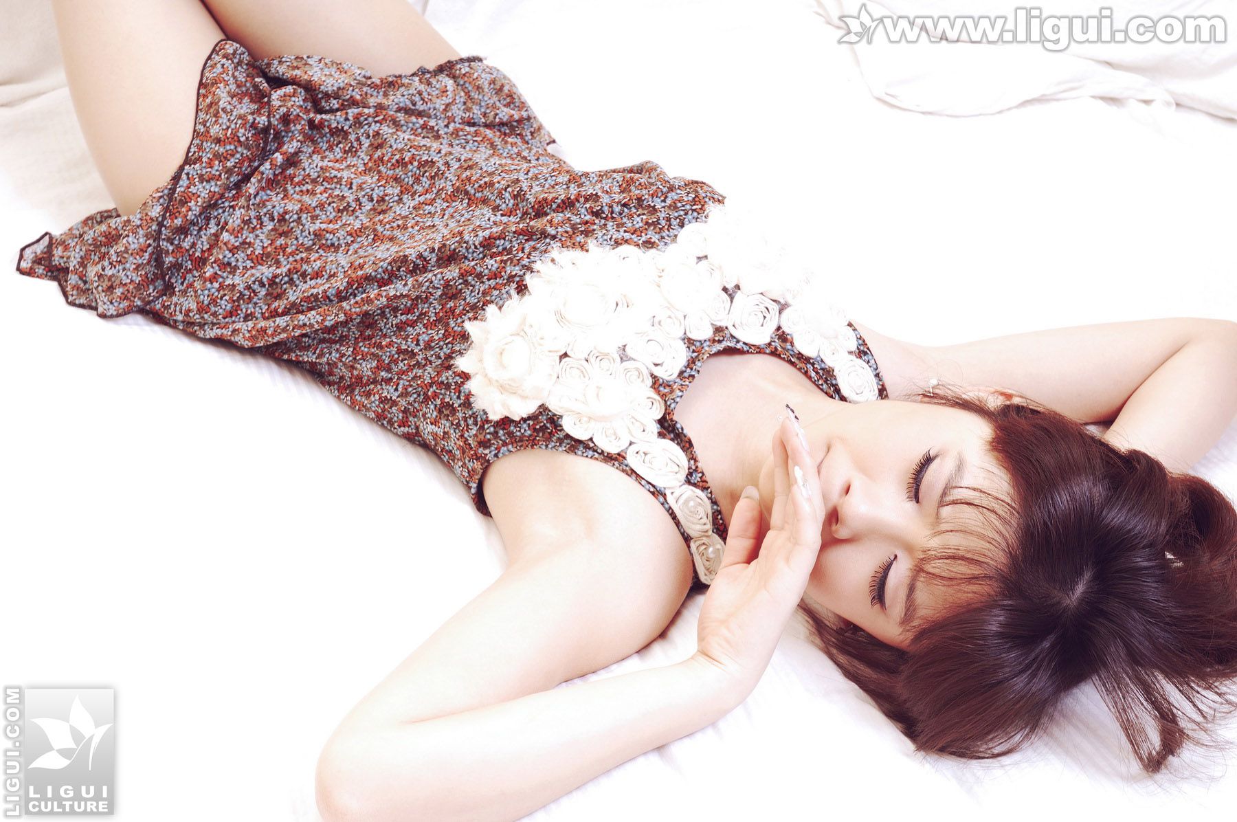 Model 豆豆《清纯女孩的纯情流露》 [丽柜LiGui] 美腿玉足写真图片