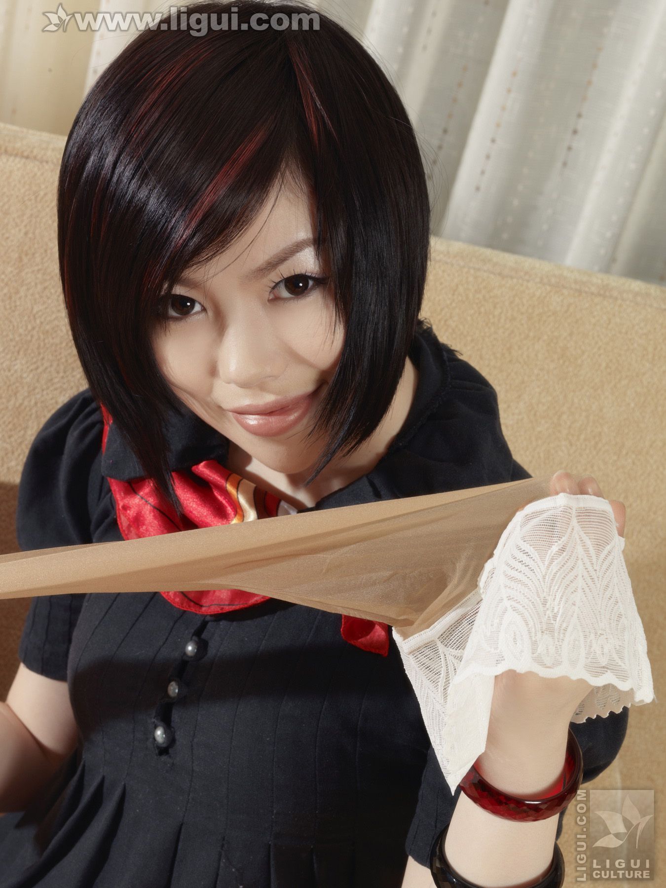 Model 慕子《经典家居中的丝袜演绎》 [丽柜LiGui] 美腿玉足写真图片