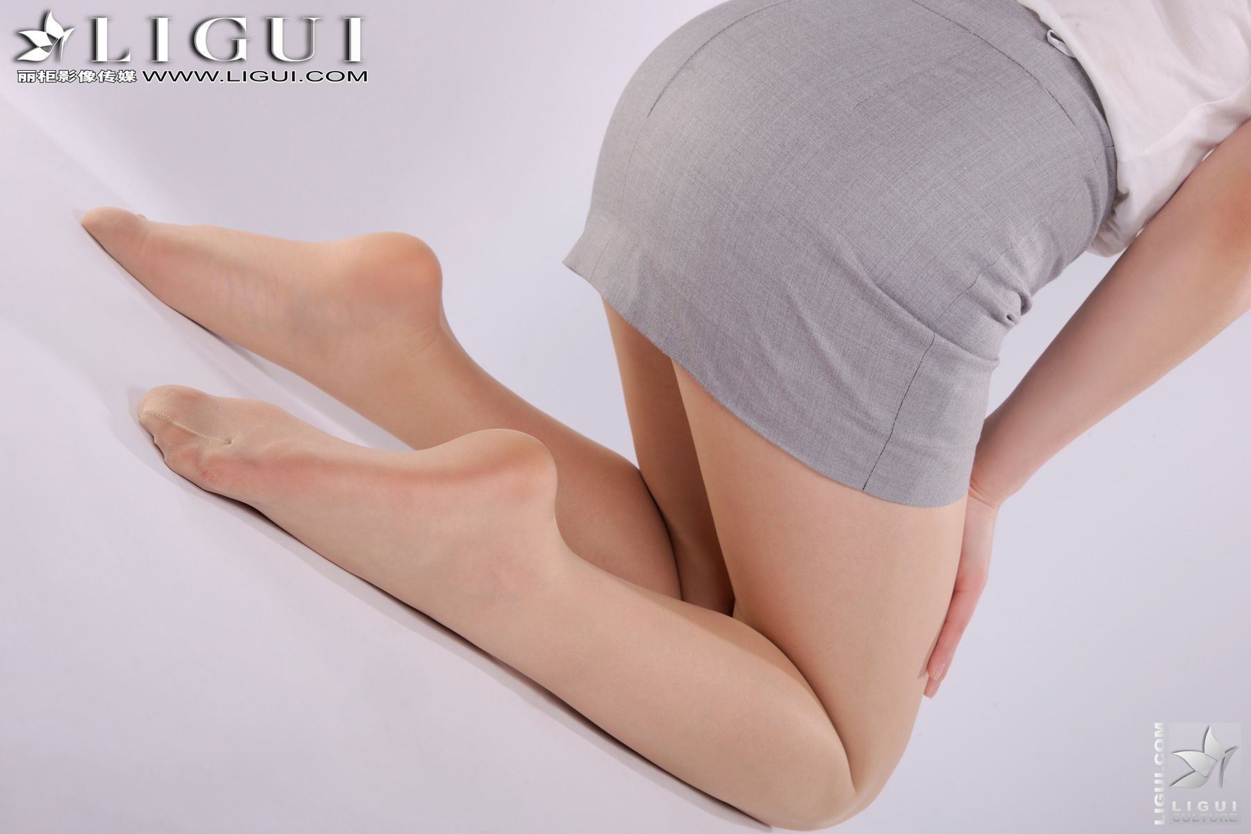 Model 文靜《女教師的丝襪诱惑》 [丽柜LiGui] 丝袜美足写真图片