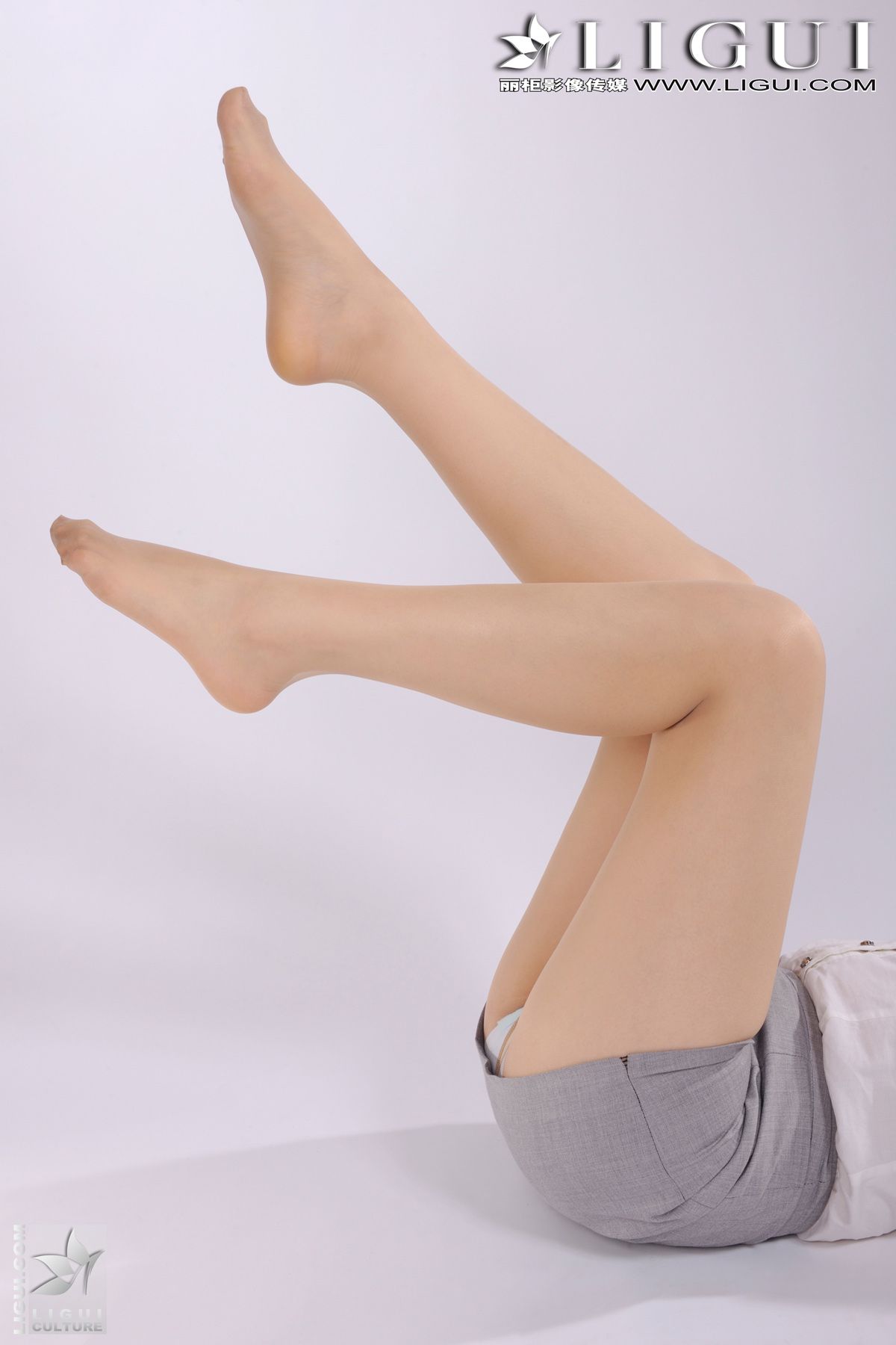 Model 文靜《女教師的丝襪诱惑》 [丽柜LiGui] 丝袜美足写真图片