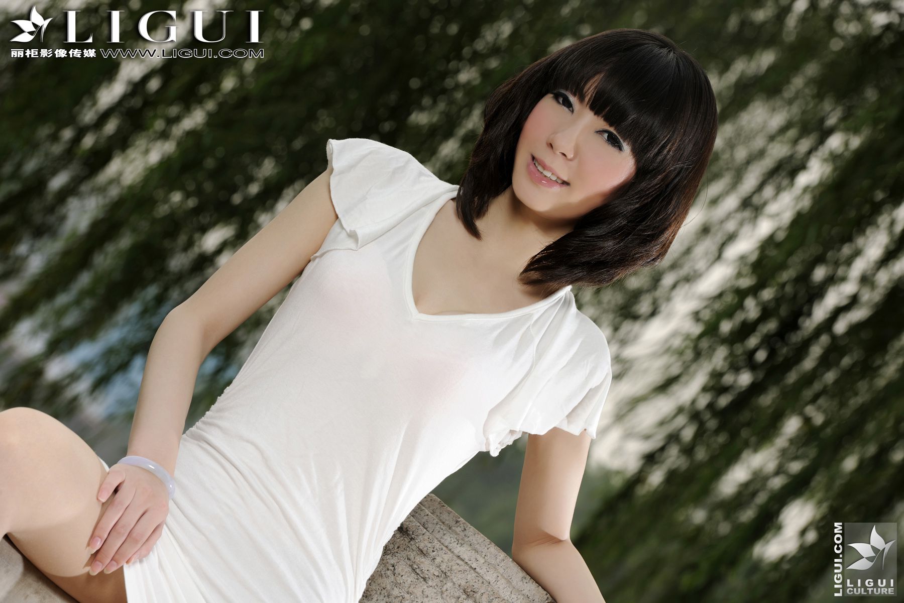 Model 乐乐《丝足戏水》 [丽柜LiGui] 美腿玉足写真图片