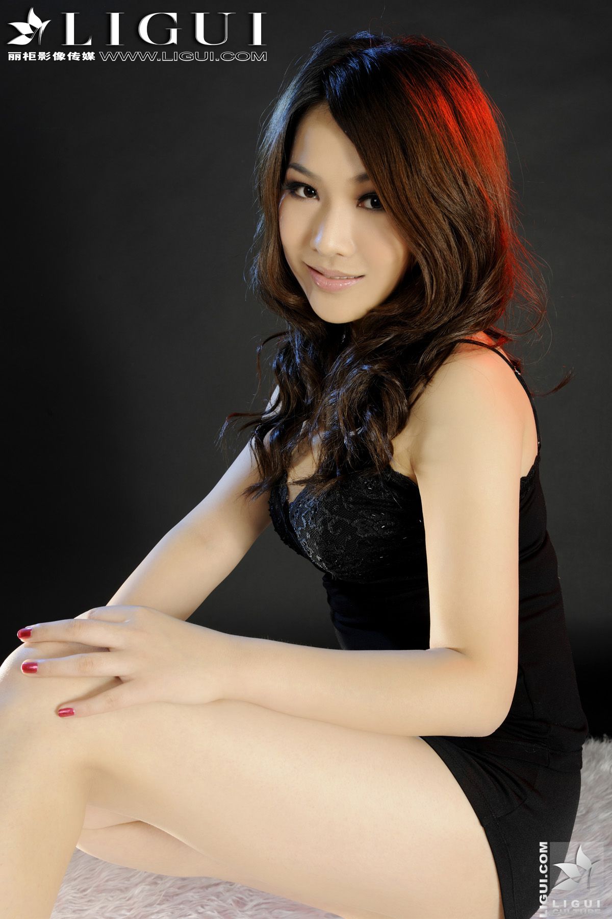 Model 文静《黑色蕾丝的诱惑》 [丽柜LiGui] 美腿玉足写真图片