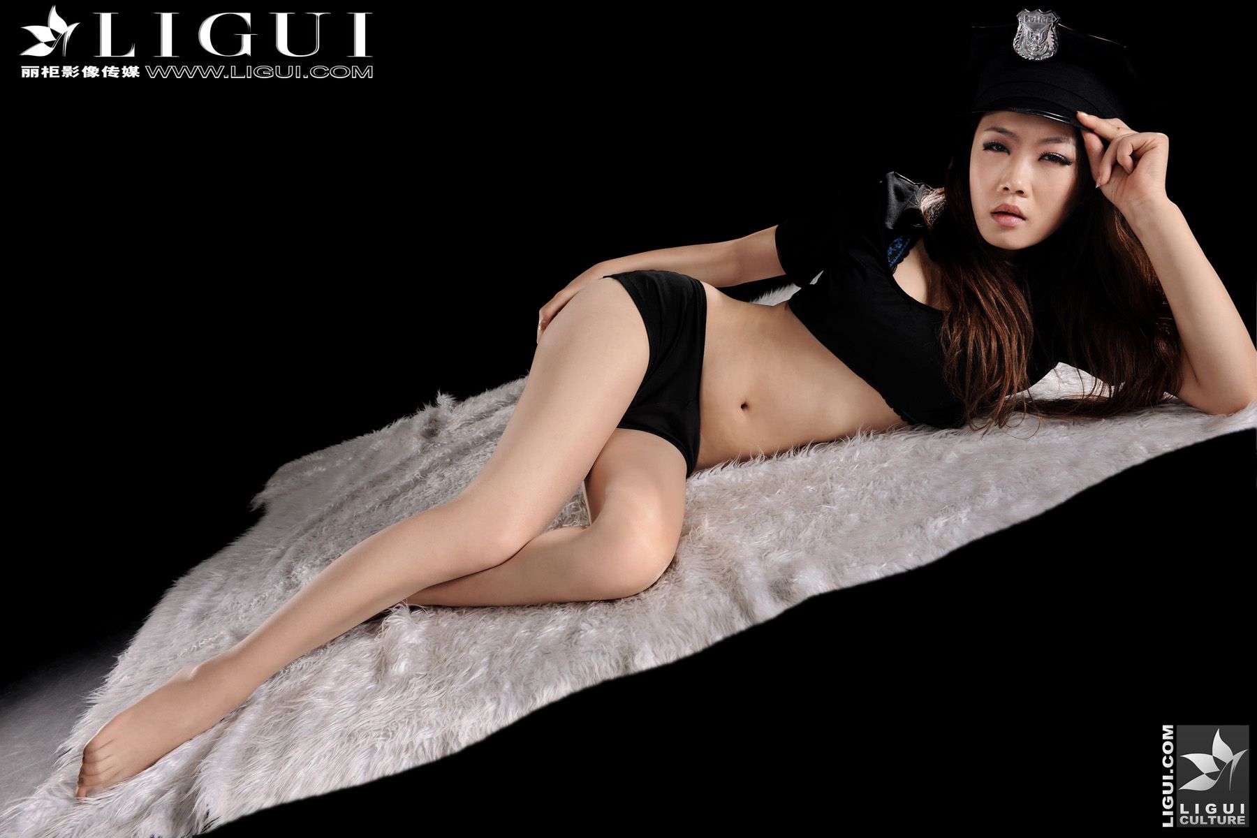 Model 怡萱《俏丽的女警》 上下合集 [丽柜LiGui] 美腿玉足写真图片
