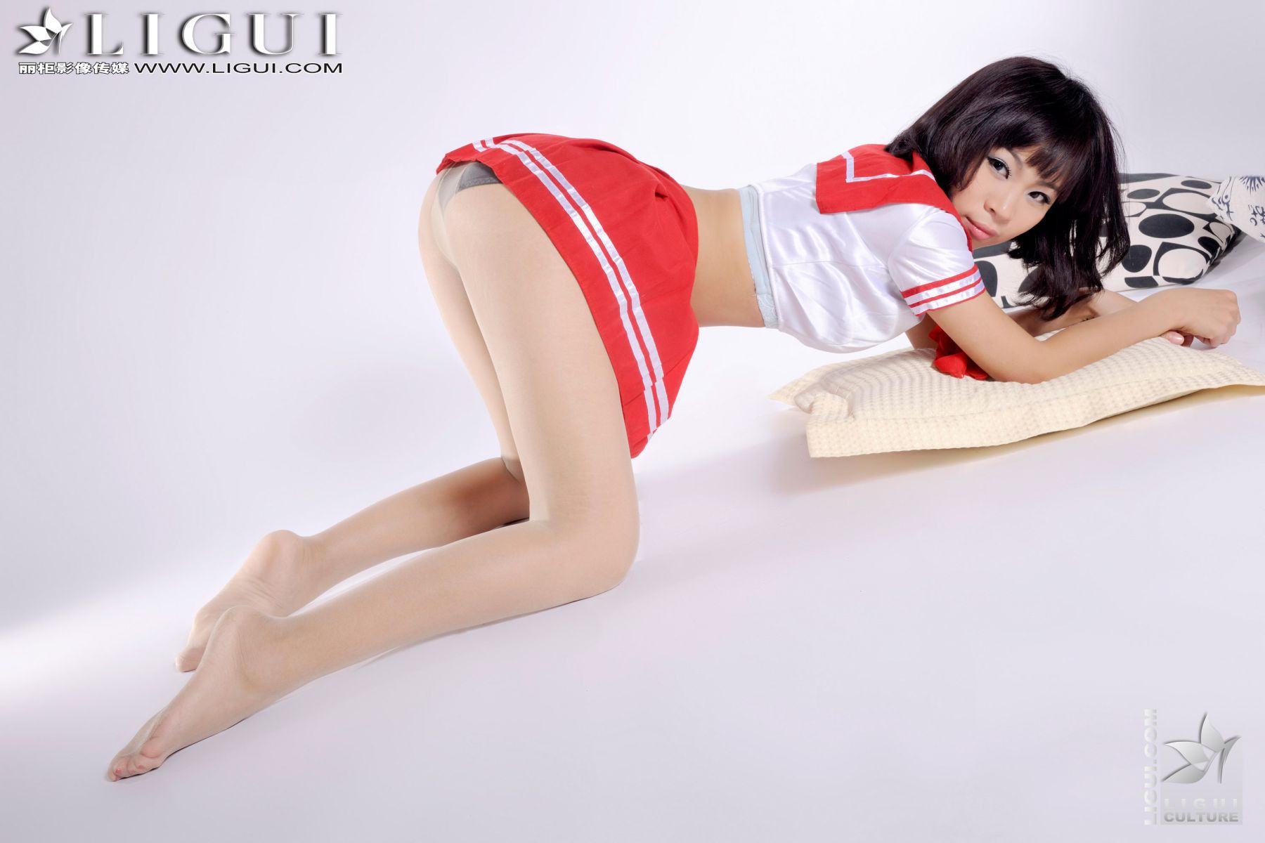 Model 田甜《红色水手服》 上下合集 [丽柜LiGui] 美腿玉足写真图片