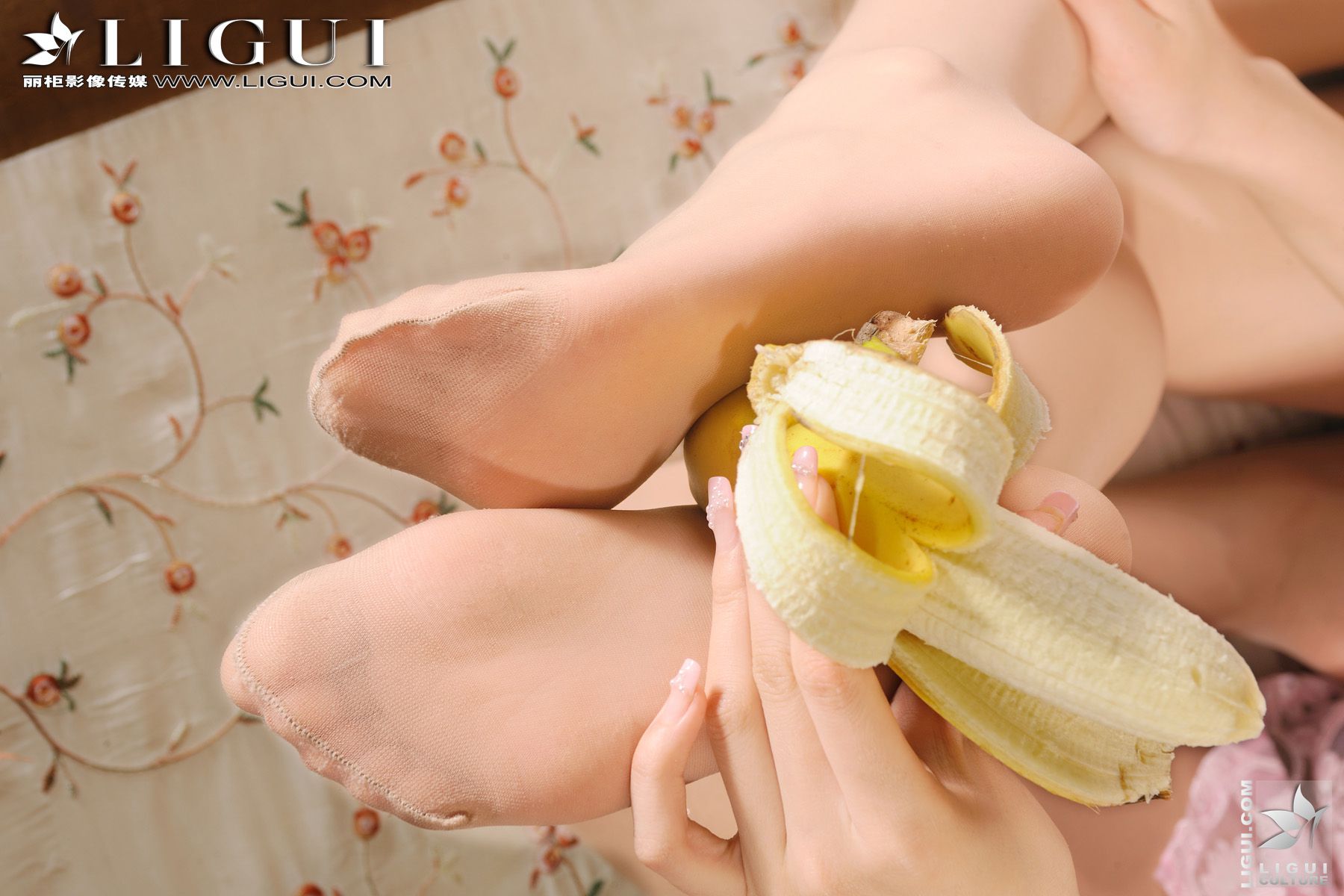 Model Vicky和桃子《2012蕾丝旗袍拜年》 [丽柜LiGui] 美腿玉足写真图片