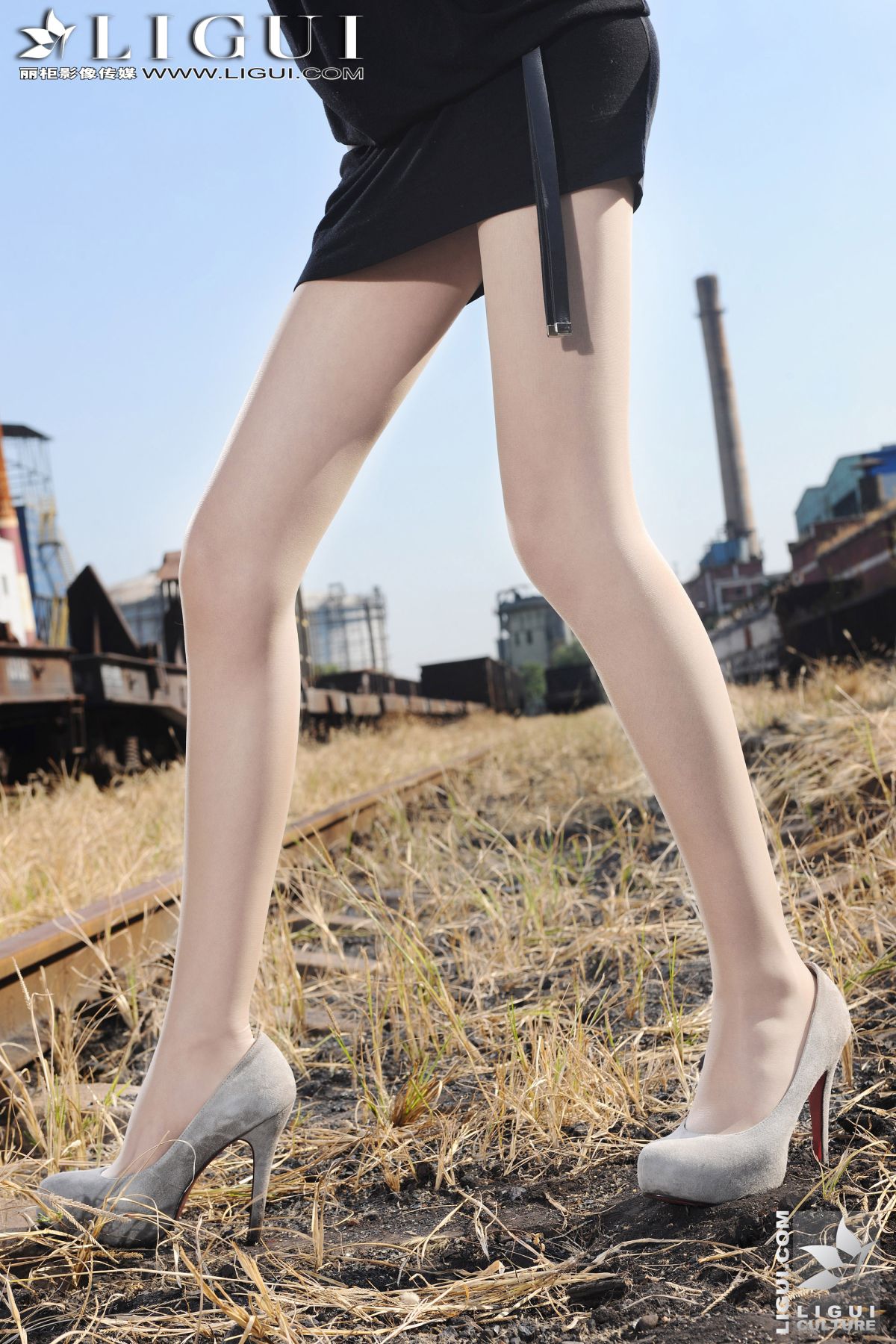 Model 文欣《小镇火车站的美腿诱惑》上下合集 [丽柜LiGui] 美腿玉足写真图片