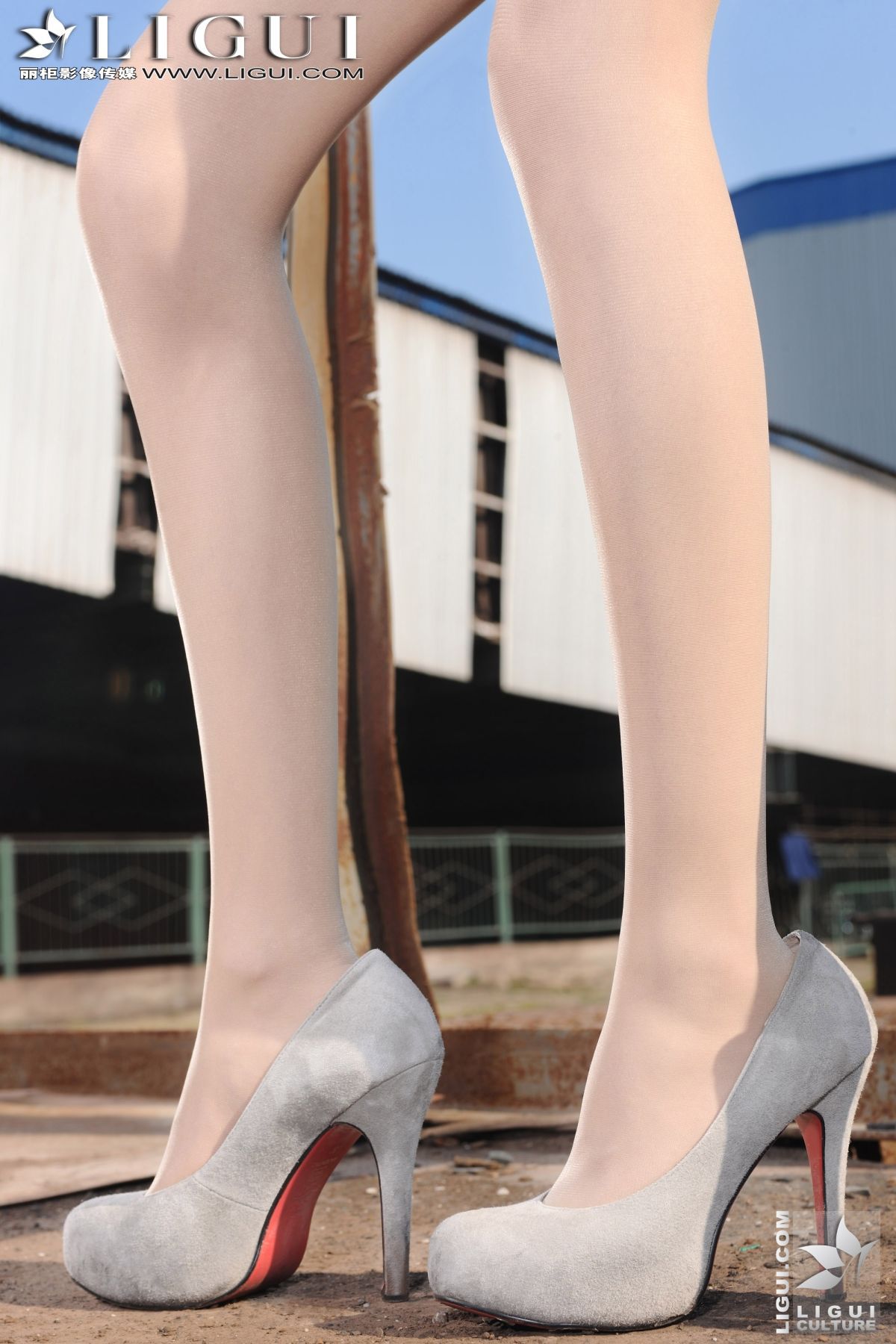 Model 文欣《小镇火车站的美腿诱惑》上下合集 [丽柜LiGui] 美腿玉足写真图片