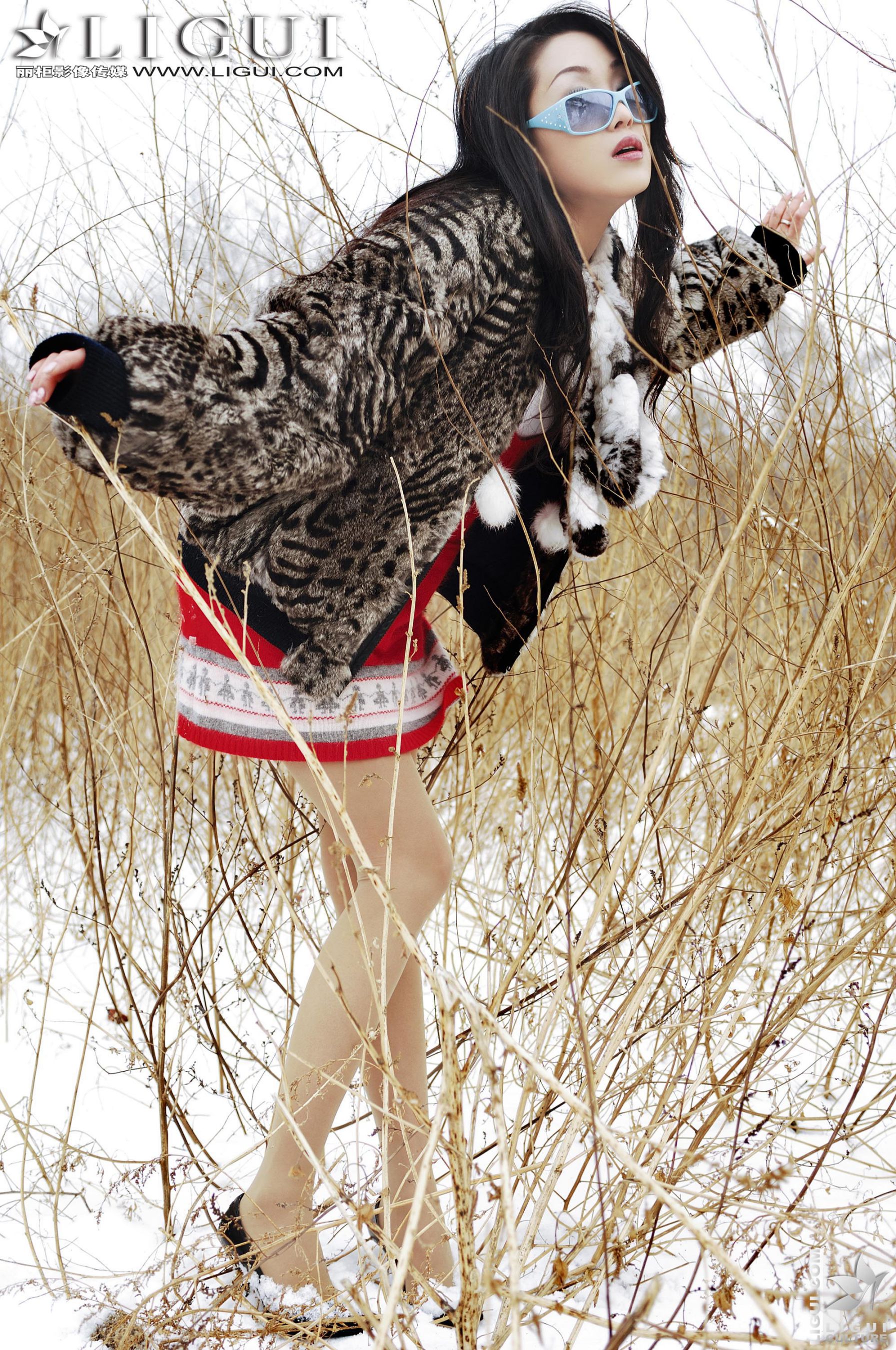 Model 琳达《雪地女郎丝足秀》上下合集 [丽柜LiGui] 美腿玉足写真图片