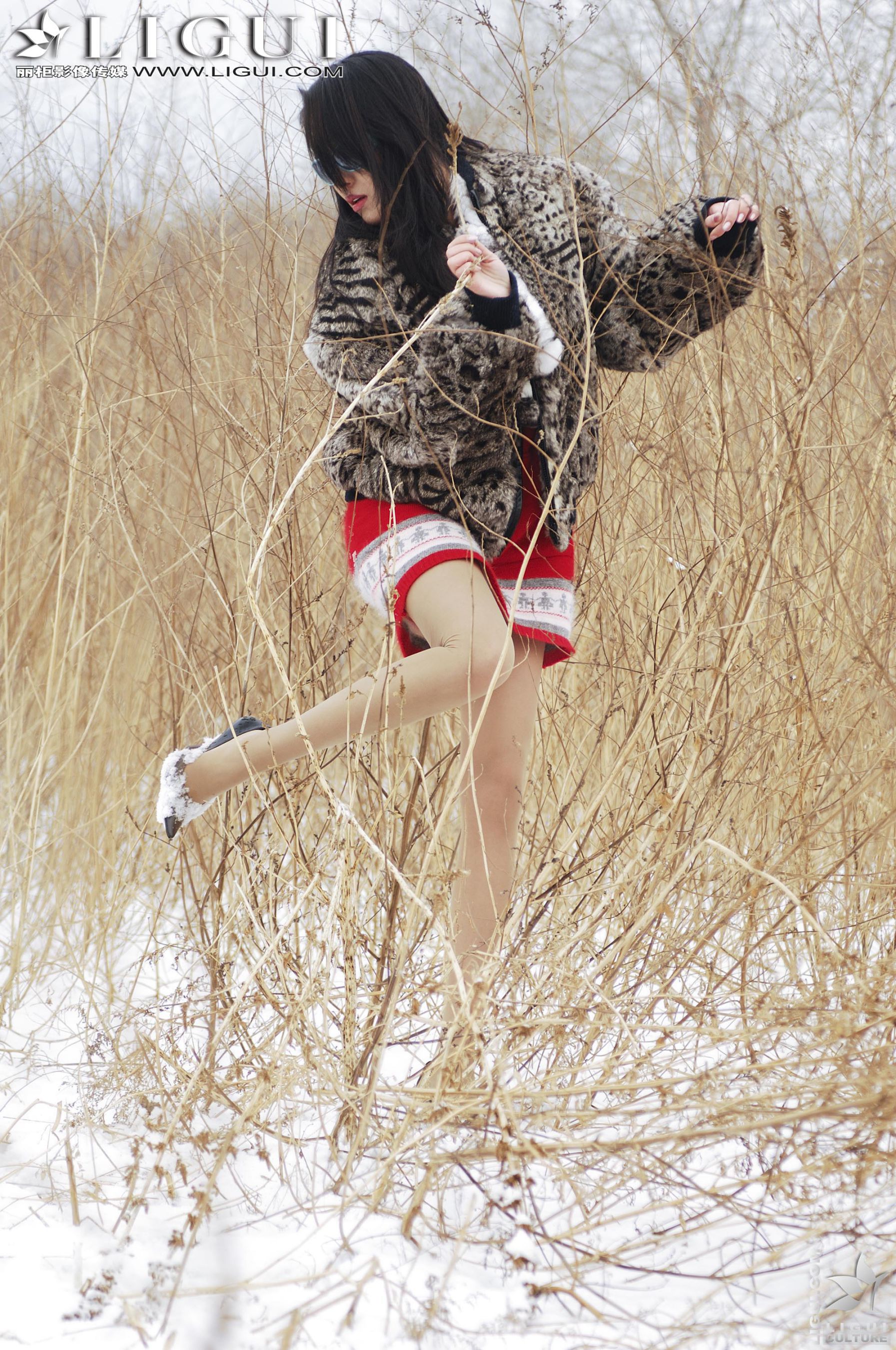 Model 琳达《雪地女郎丝足秀》上下合集 [丽柜LiGui] 美腿玉足写真图片