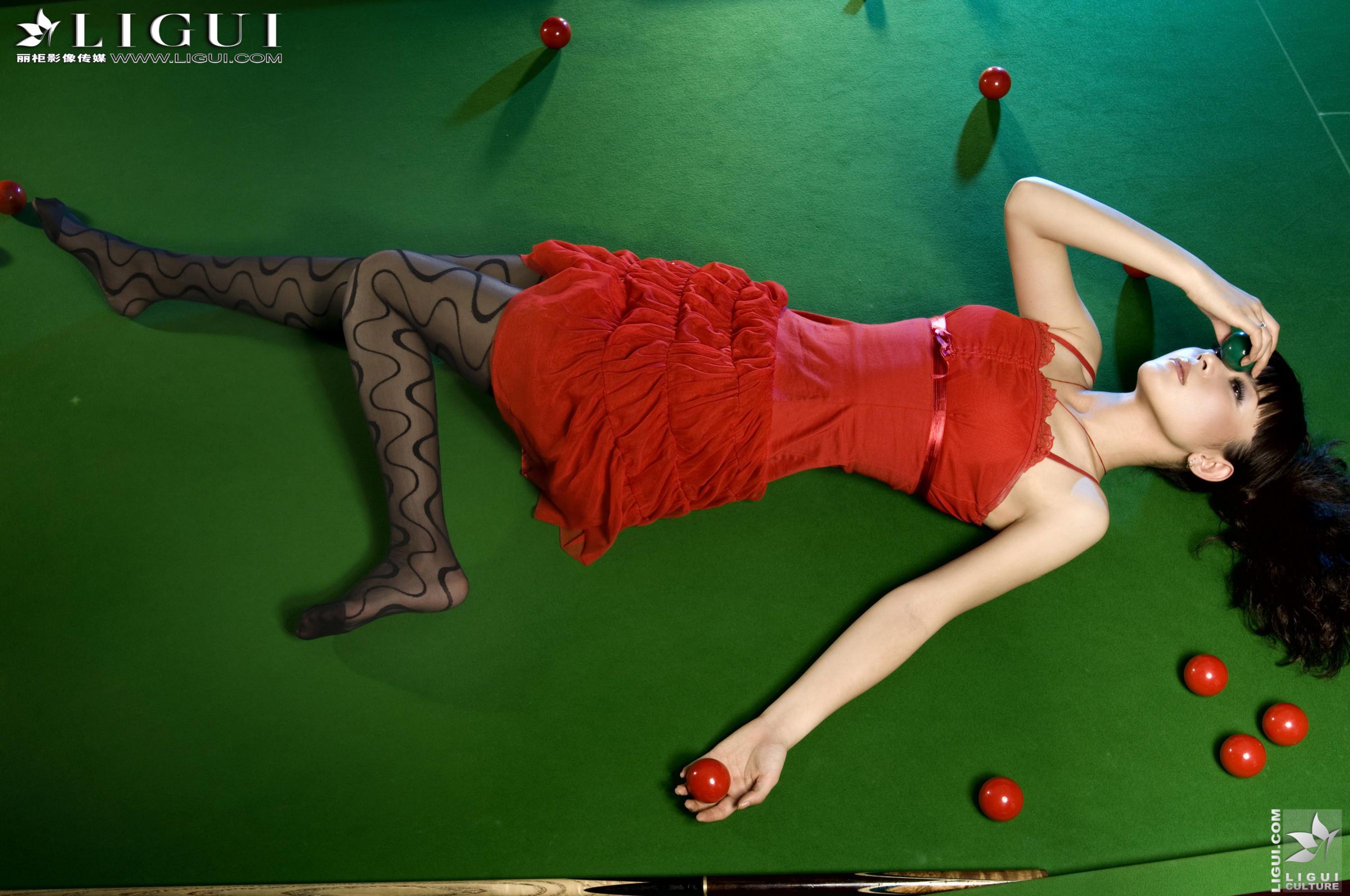 Model 咪惠美《台球室里的刹人机器》 [丽柜LiGui] 美腿玉足写真图片
