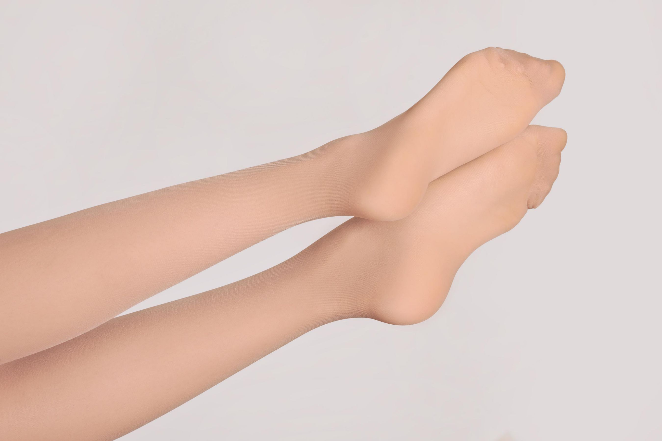 Model 桃子《办公室丝足秀》上下合集 [丽柜LiGui] 美腿玉足写真图片