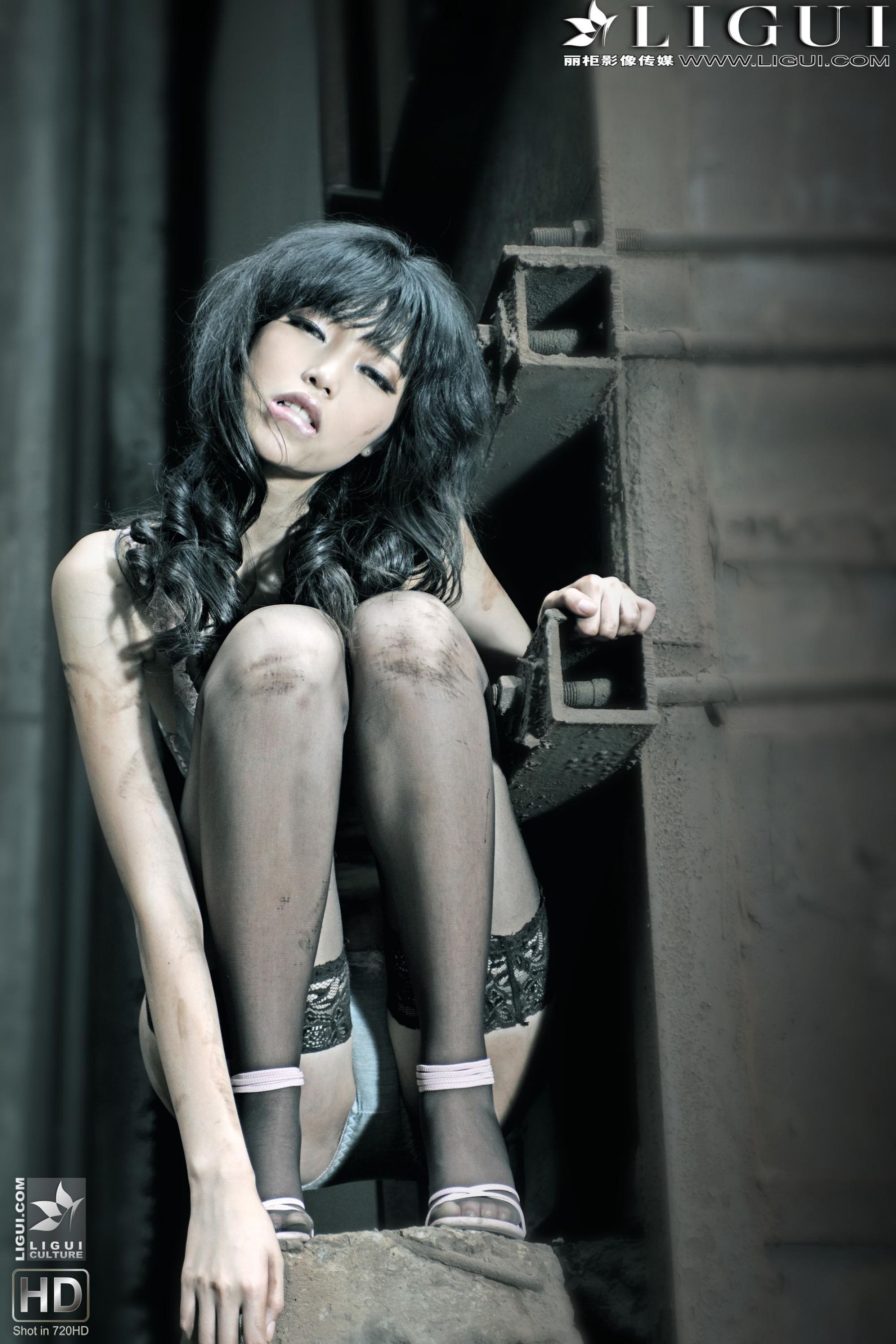 Model 梦露《黑丝女郎外拍魅惑》上下合集 [丽柜LiGui] 美腿玉足写真图片