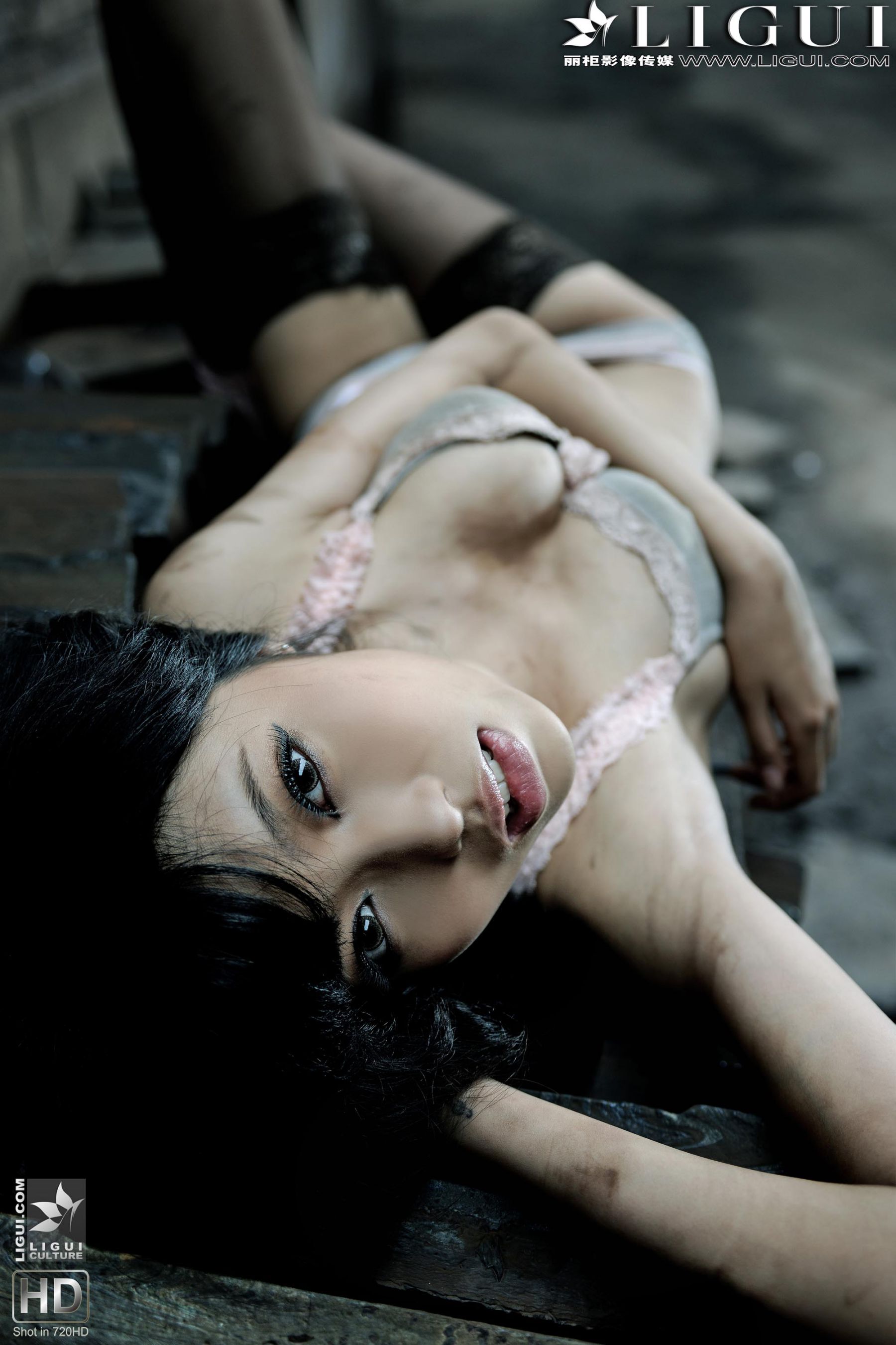 Model 梦露《黑丝女郎外拍魅惑》上下合集 [丽柜LiGui] 美腿玉足写真图片