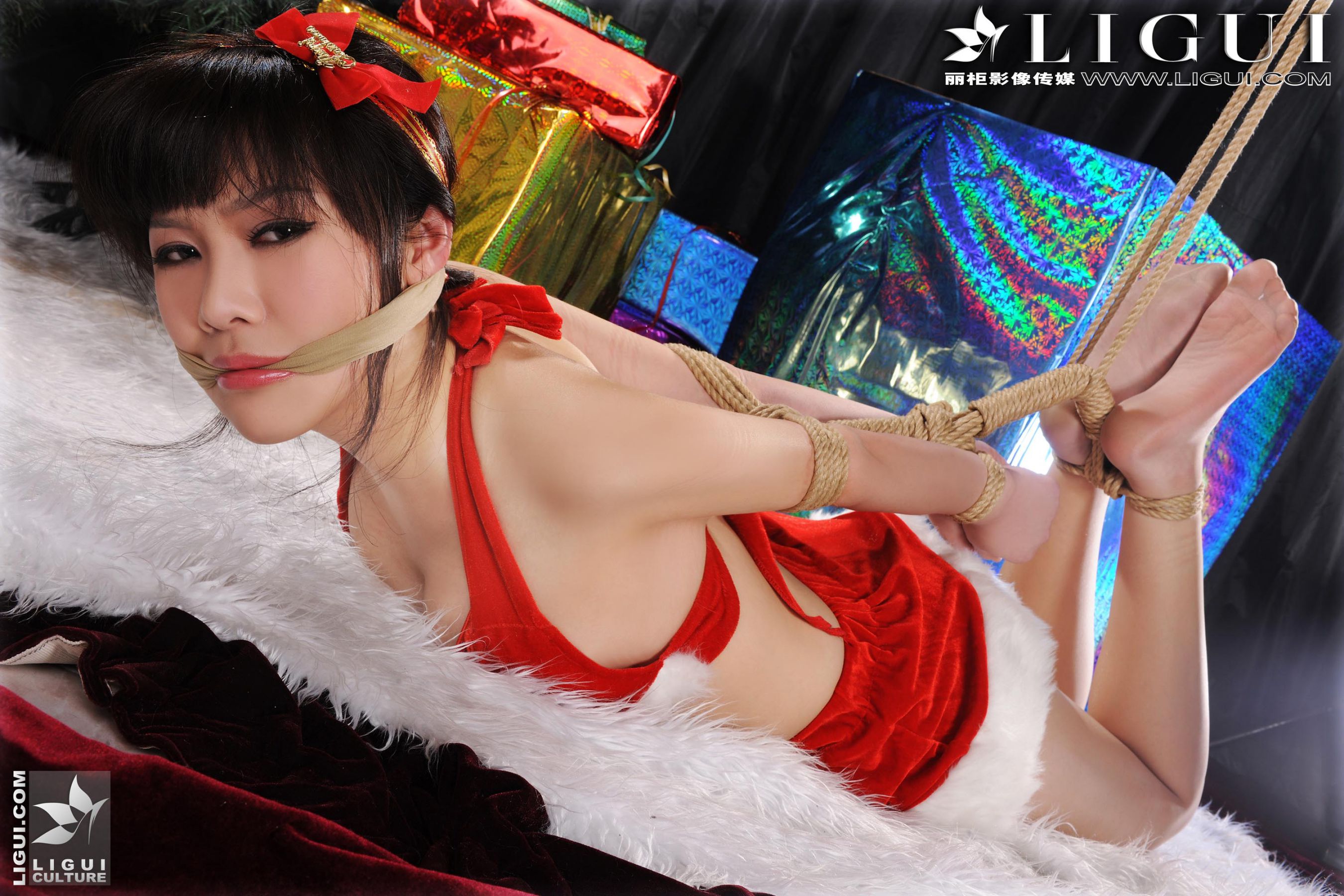Model 文静《圣诞少女捆绑诱惑》 [丽柜美束LiGui] 美腿玉足写真图片
