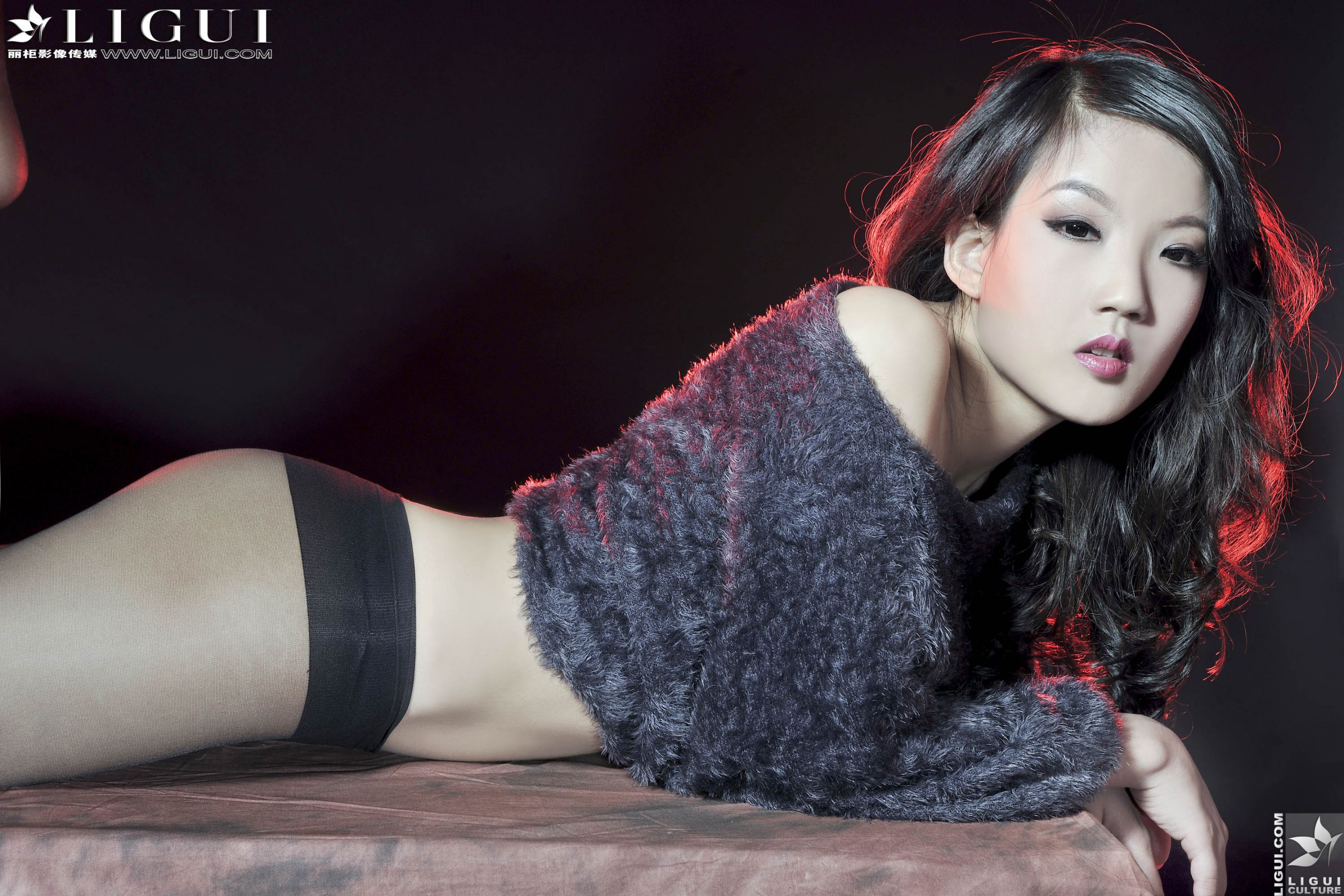 Model 司琪《皮草黑丝女郎》 [丽柜LiGui] 美腿玉足写真图片
