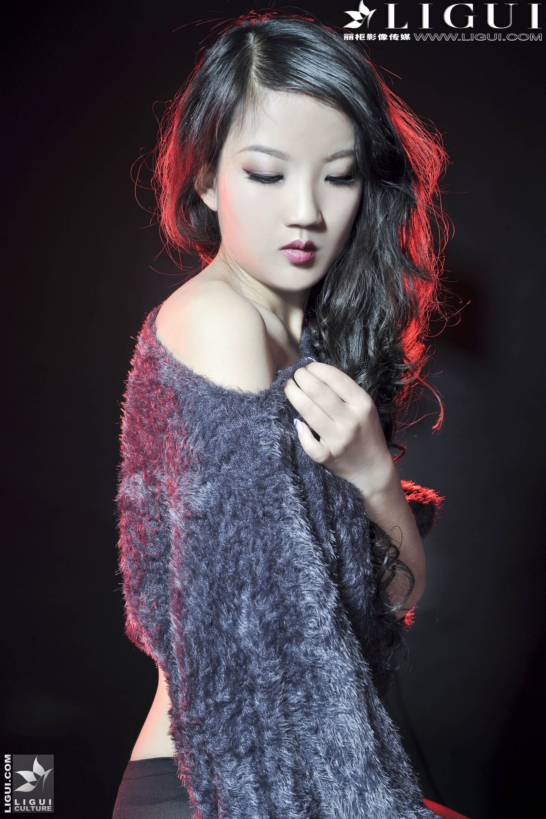 Model 司琪《皮草黑丝女郎》 [丽柜LiGui] 美腿玉足写真图片