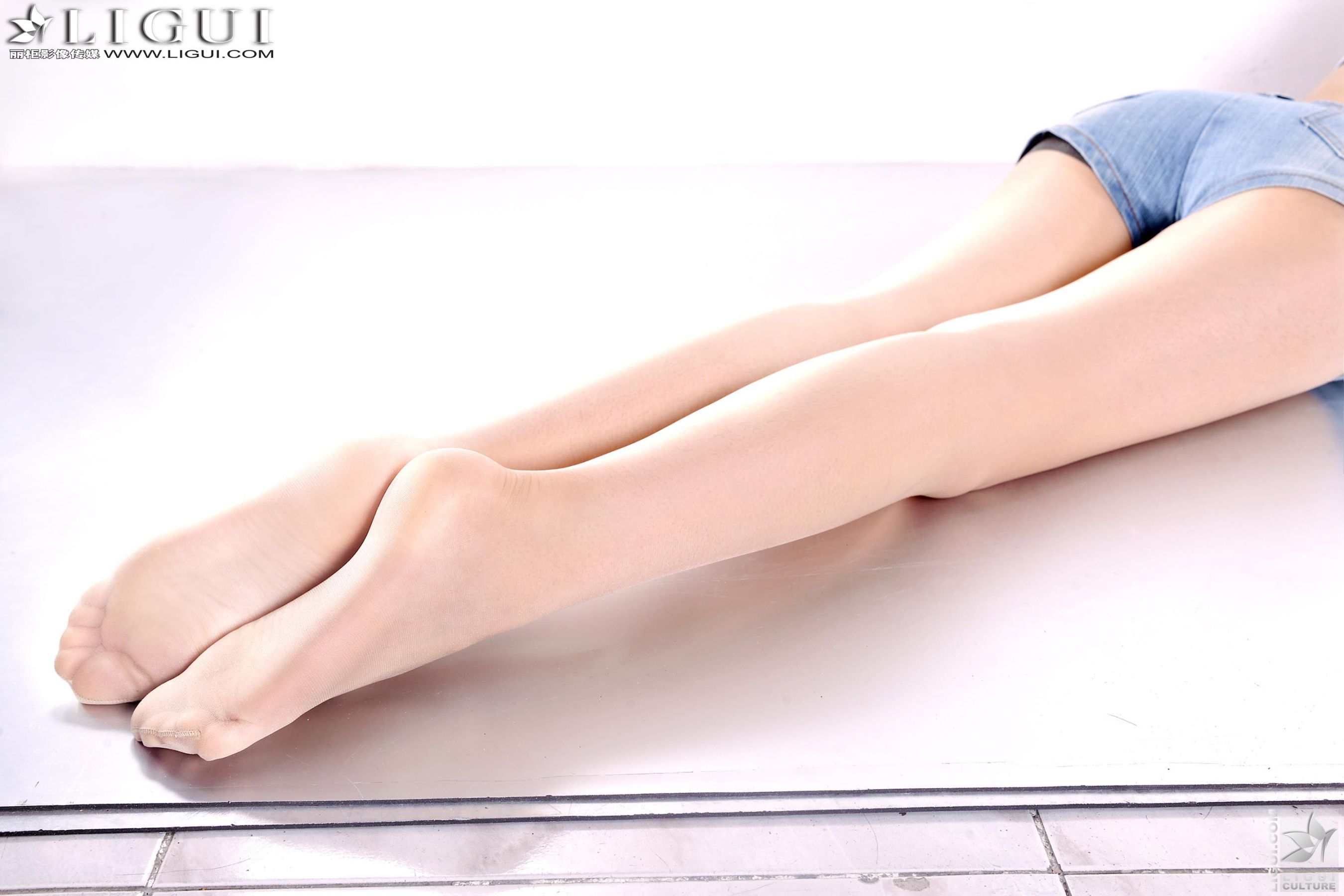 Model 允儿《长腿牛仔高跟妹子》 [丽柜LiGui] 美腿玉足写真图片