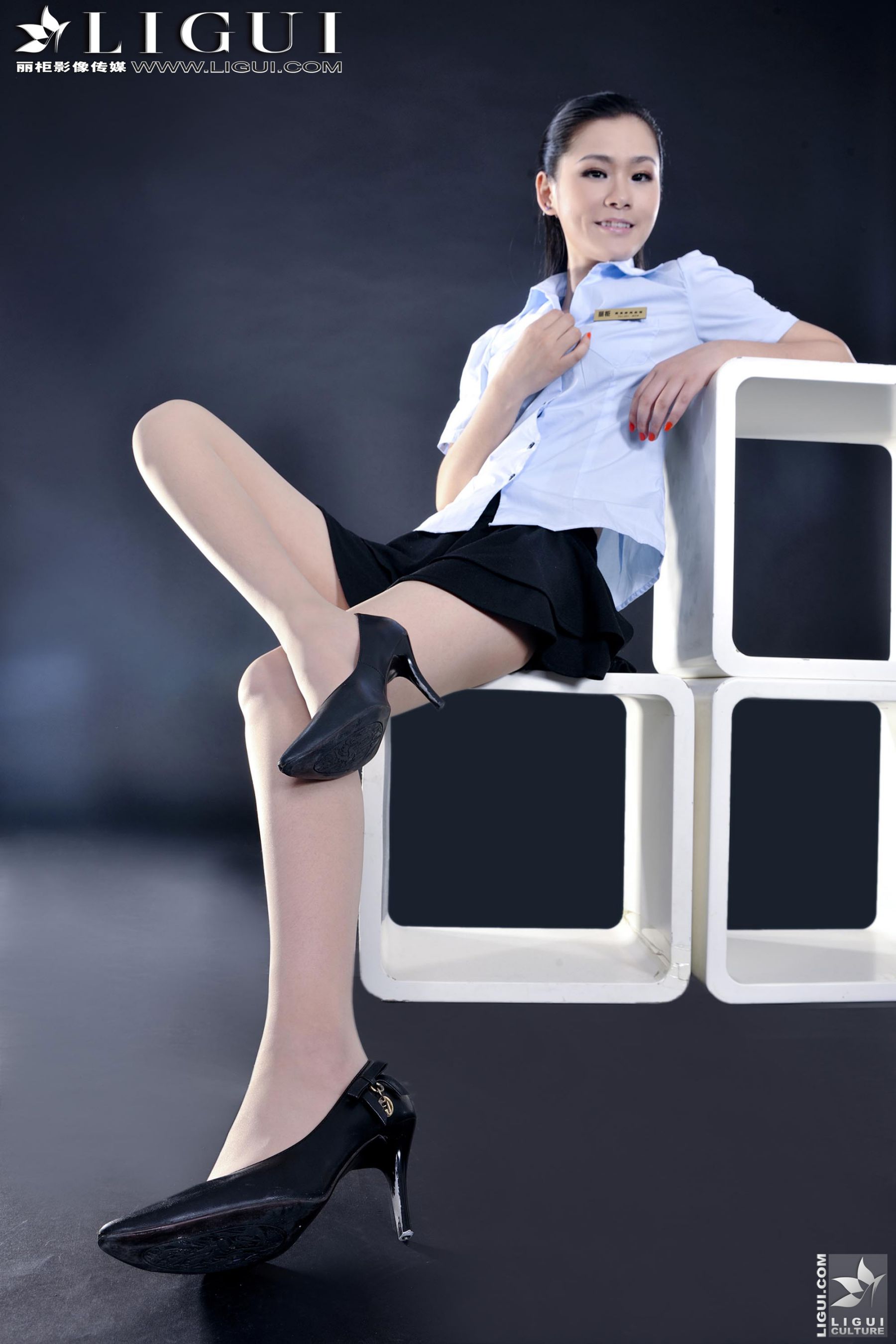 Model 凌凌《职业装制服丝足》上下合集  [丽柜LiGui] 美腿玉足写真图片