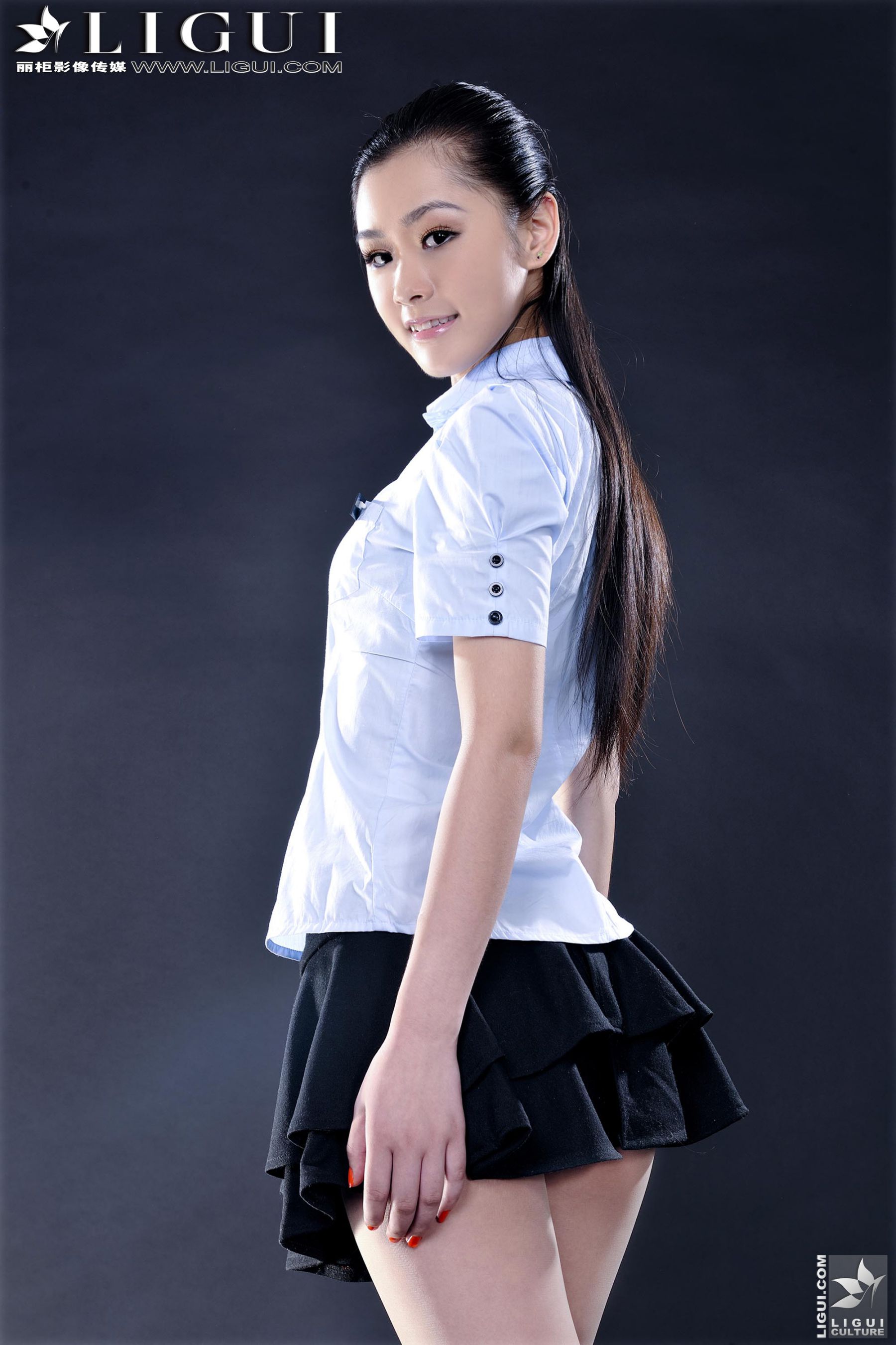 Model 凌凌《职业装制服丝足》上下合集  [丽柜LiGui] 美腿玉足写真图片