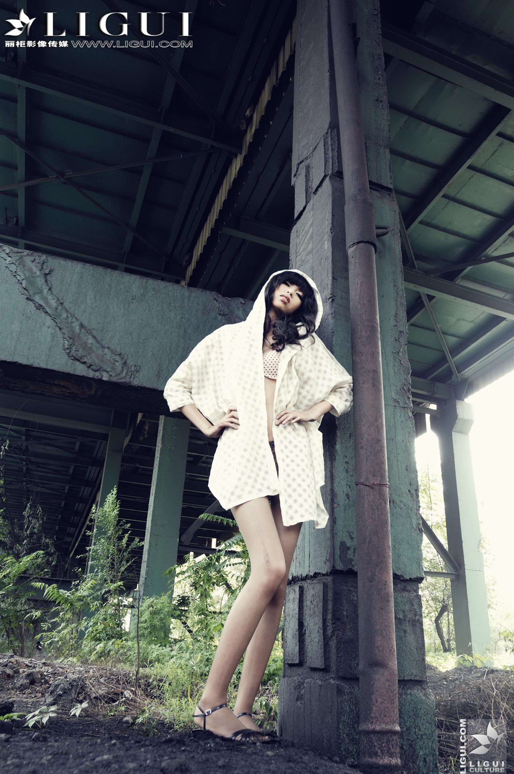 Model 孟露《黑丝高跟外拍》 [丽柜LiGui] 美腿玉足写真图片