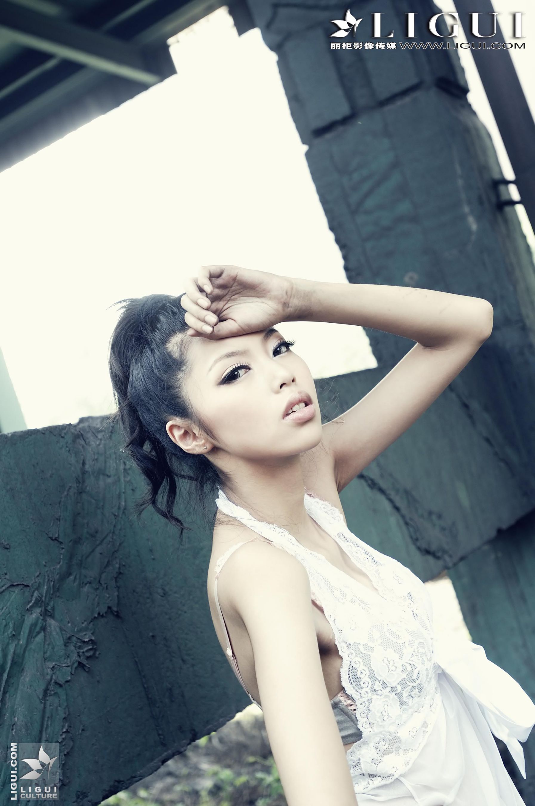 Model 孟露《黑丝高跟外拍》 [丽柜LiGui] 美腿玉足写真图片