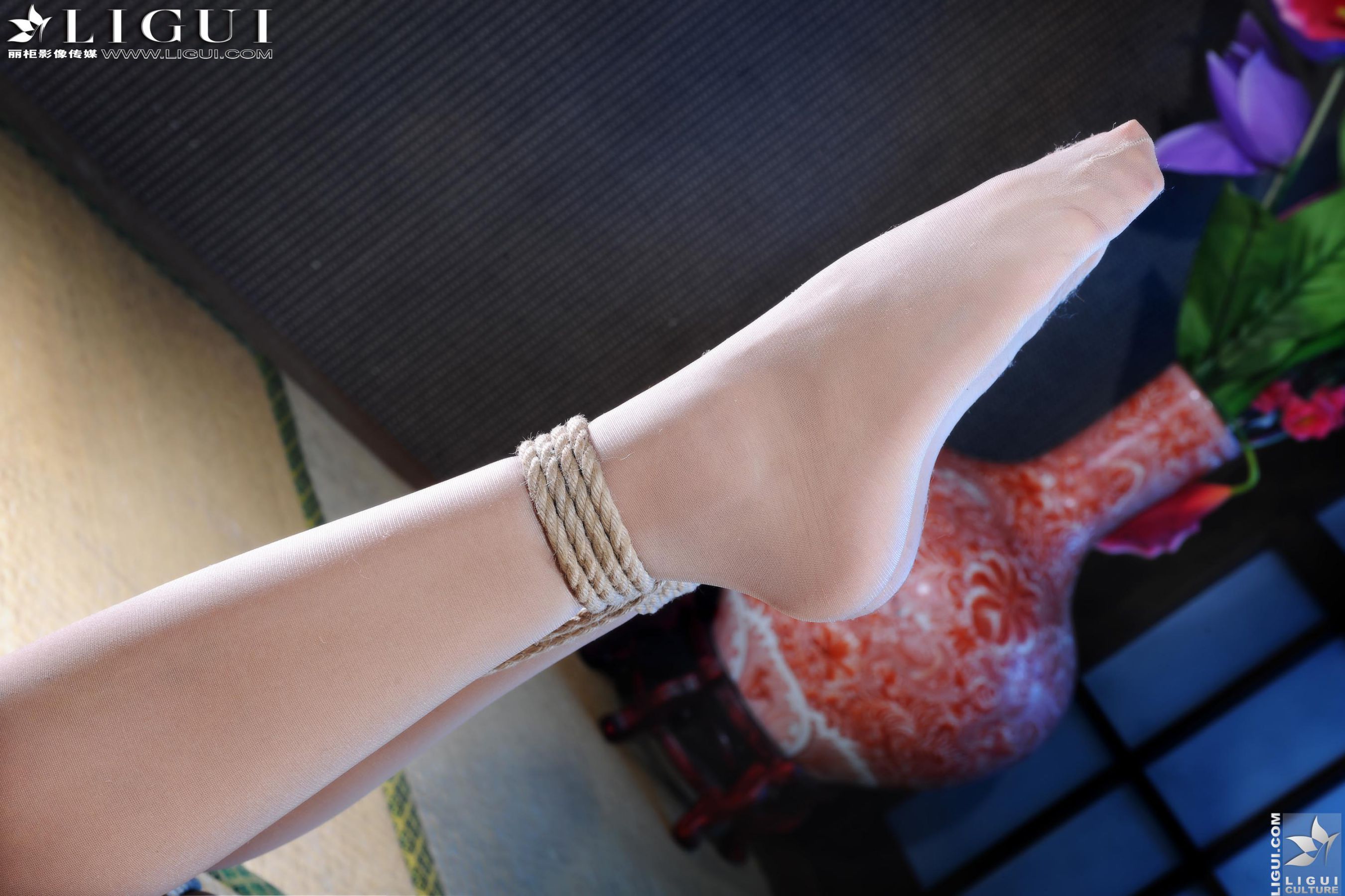 [丽柜美束LiGui] Model 美美《绳艺捆绑》美腿玉足写真图片