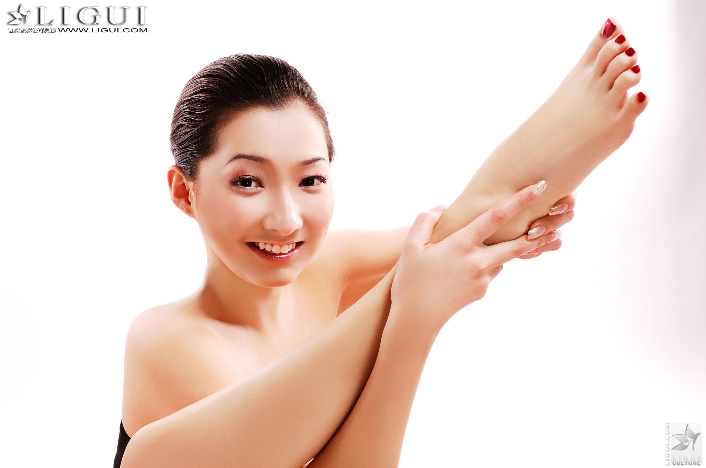 Model Kelly《瑜伽美女》 [丽柜贵足LiGui] 美腿丝足写真图片