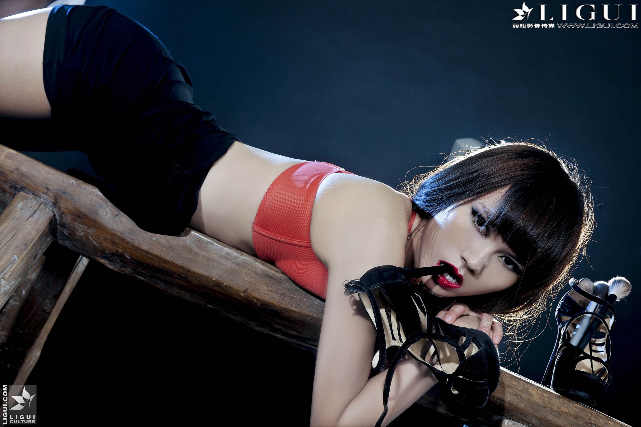 Model 晴晴《极品高跟女郎丝足魅惑》上下全集 [丽柜贵足LiGui] 美腿玉足写真图片