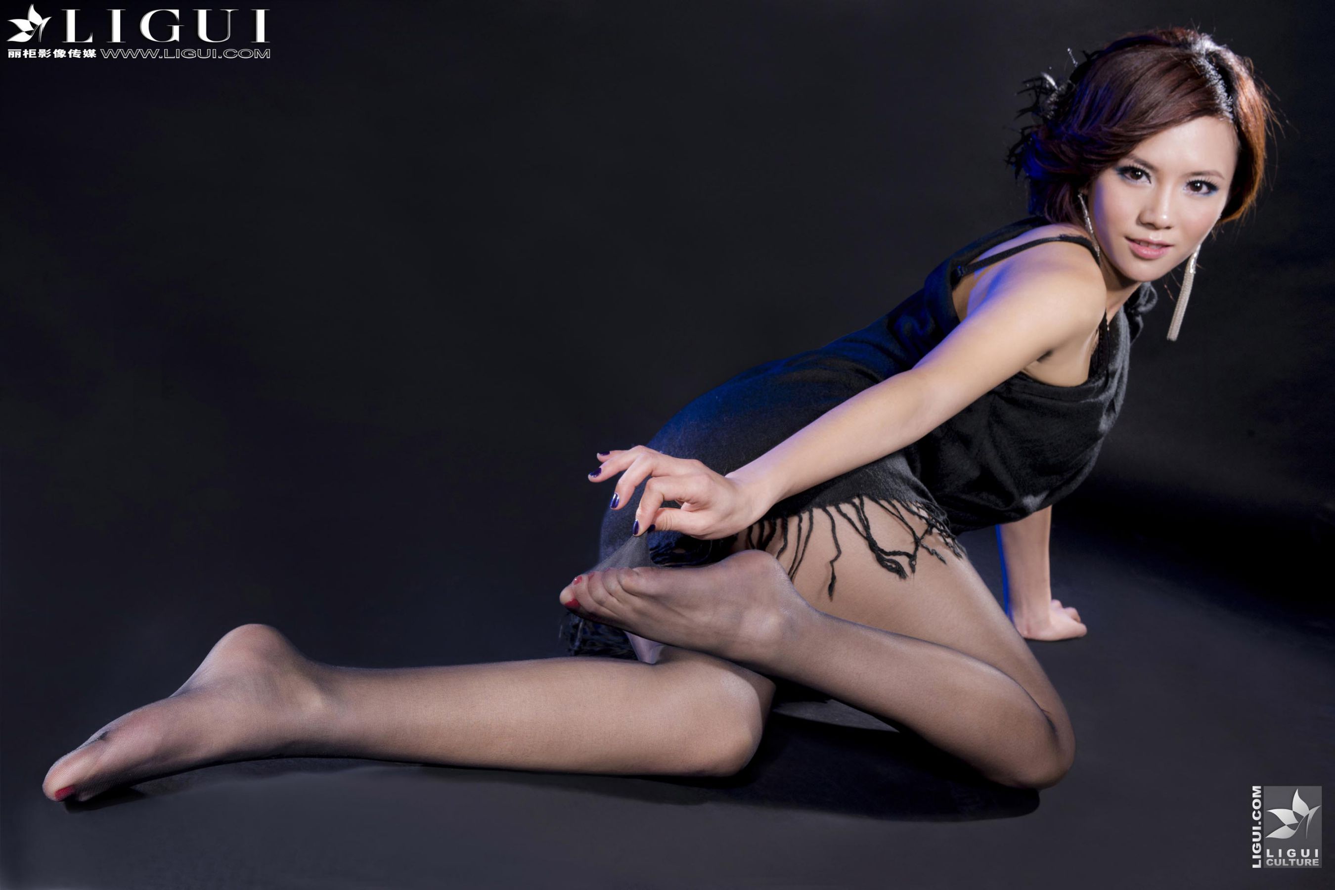 [丽柜LiGui] Model 安娜《黑丝高跟美足》美腿丝足写真图片