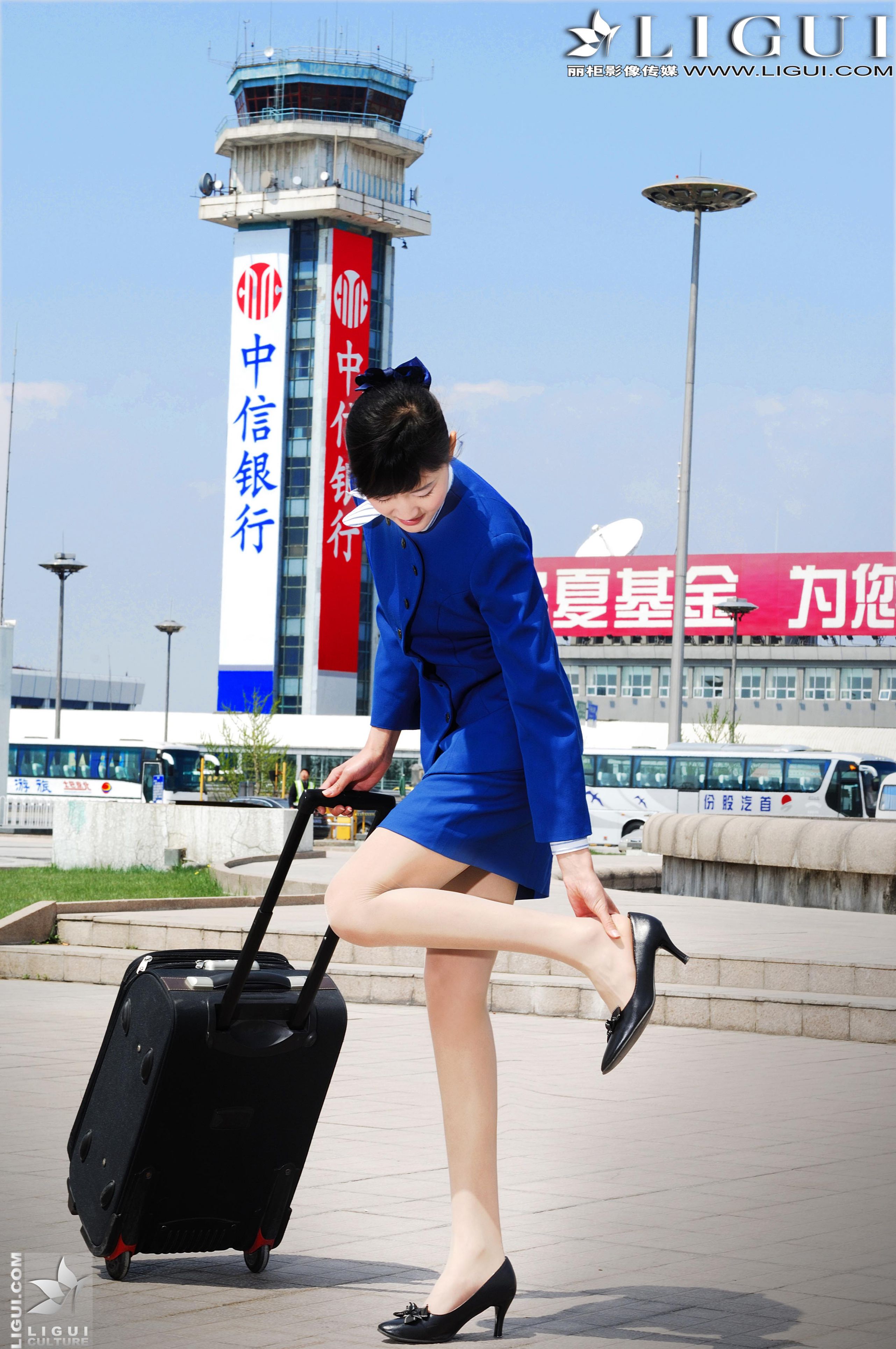 Model 婷婷《空姐系列》 [丽柜LiGui] 美腿丝足写真图片