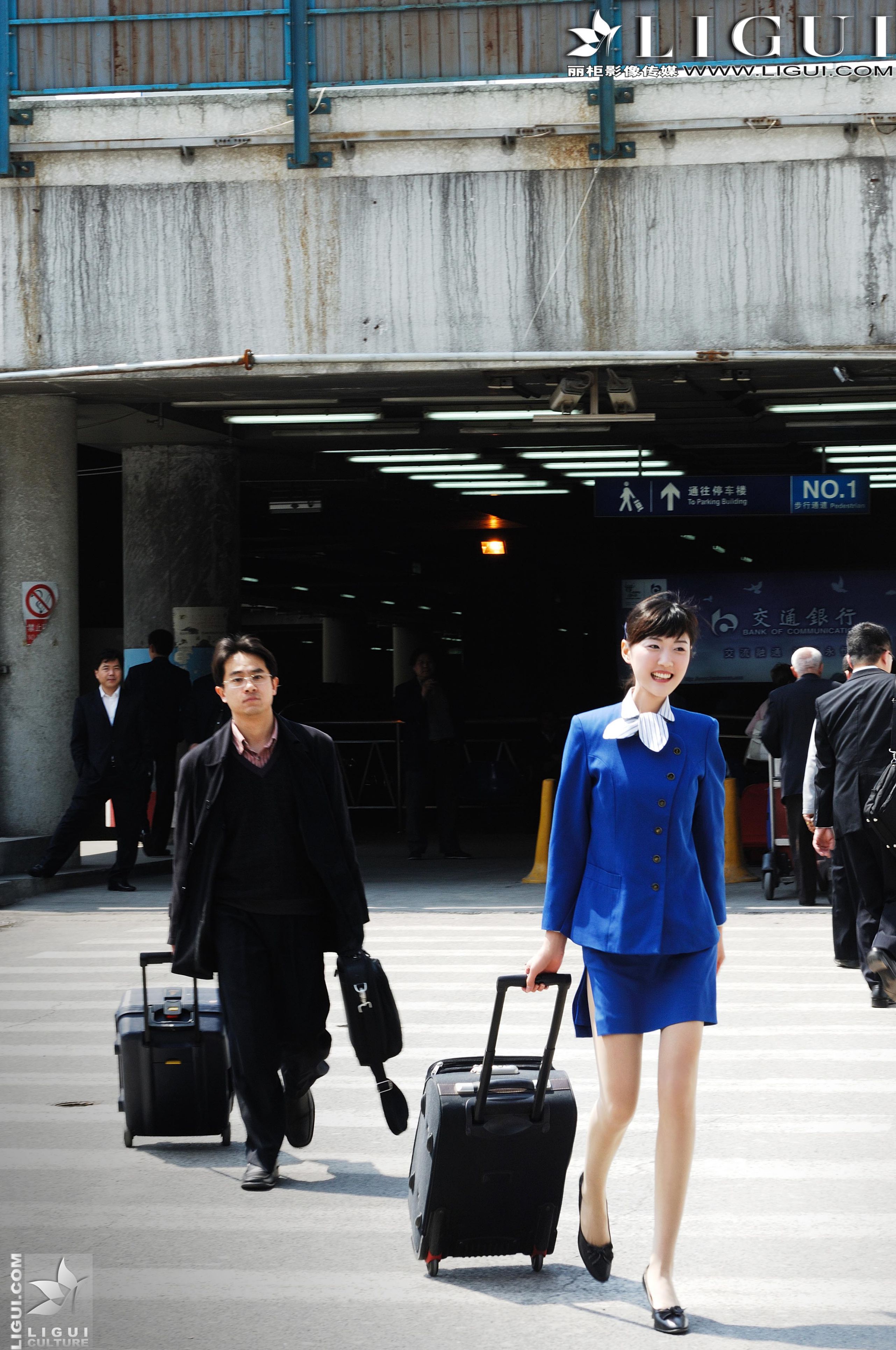 Model 婷婷《空姐系列》 [丽柜LiGui] 美腿丝足写真图片