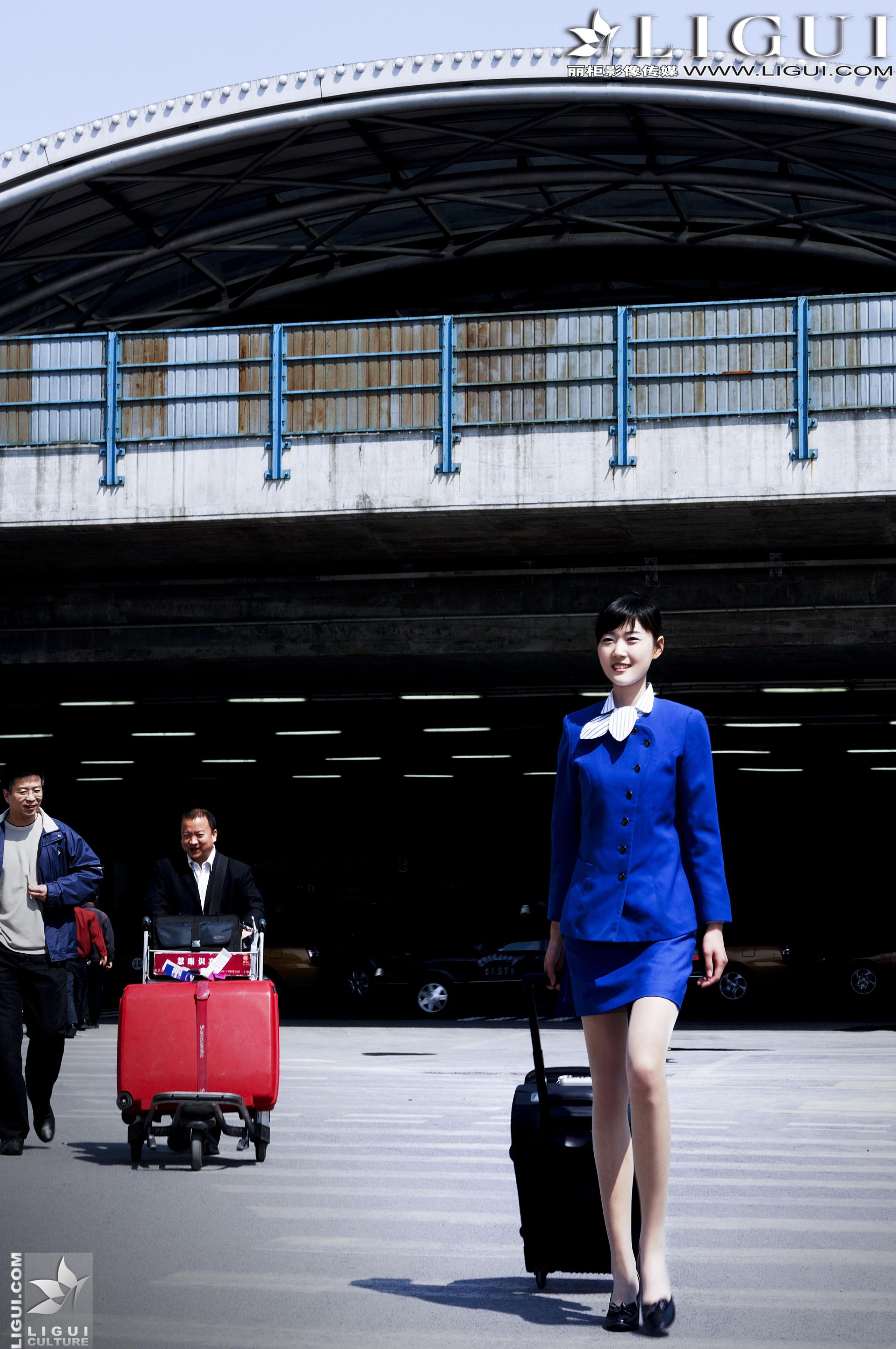 Model 婷婷《空姐系列》 [丽柜LiGui] 美腿丝足写真图片