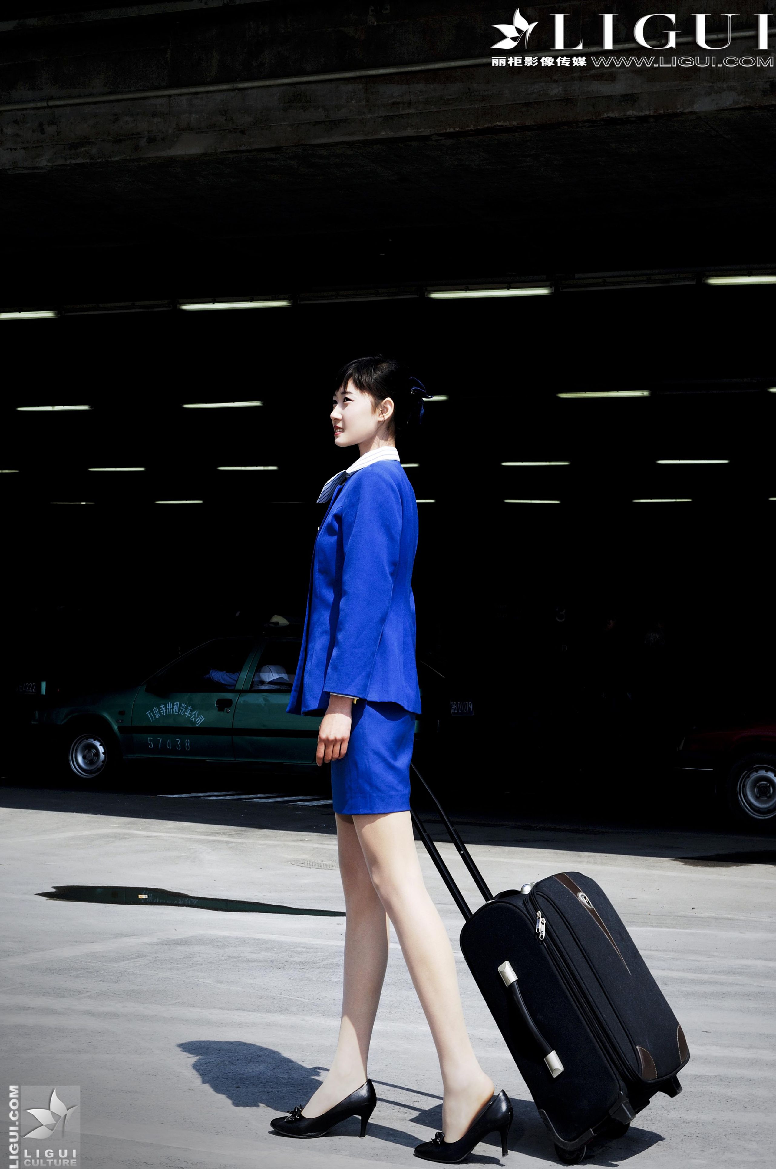 Model 婷婷《空姐系列》 [丽柜LiGui] 美腿丝足写真图片