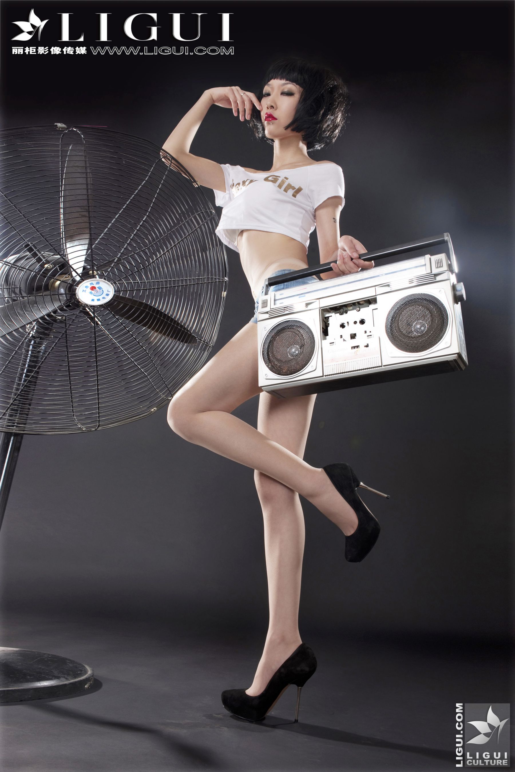 [丽柜贵足LiGui] Model 文欣《时尚牛仔热裤女郎》美腿丝足写真图片