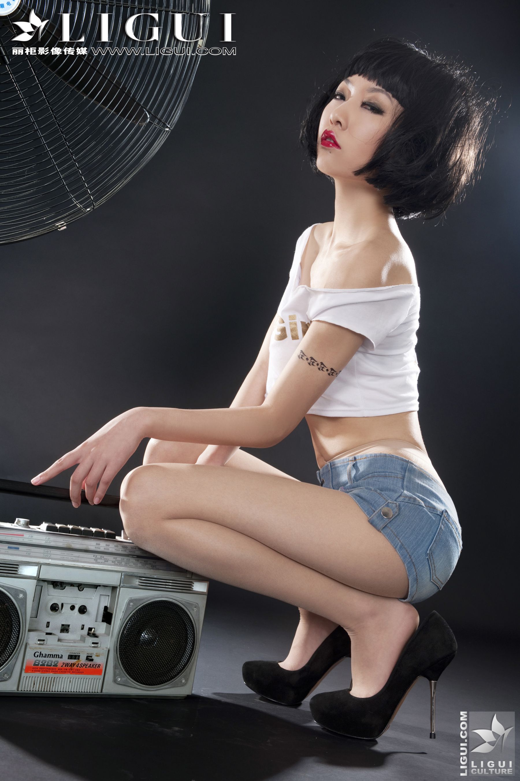 [丽柜贵足LiGui] Model 文欣《时尚牛仔热裤女郎》美腿丝足写真图片