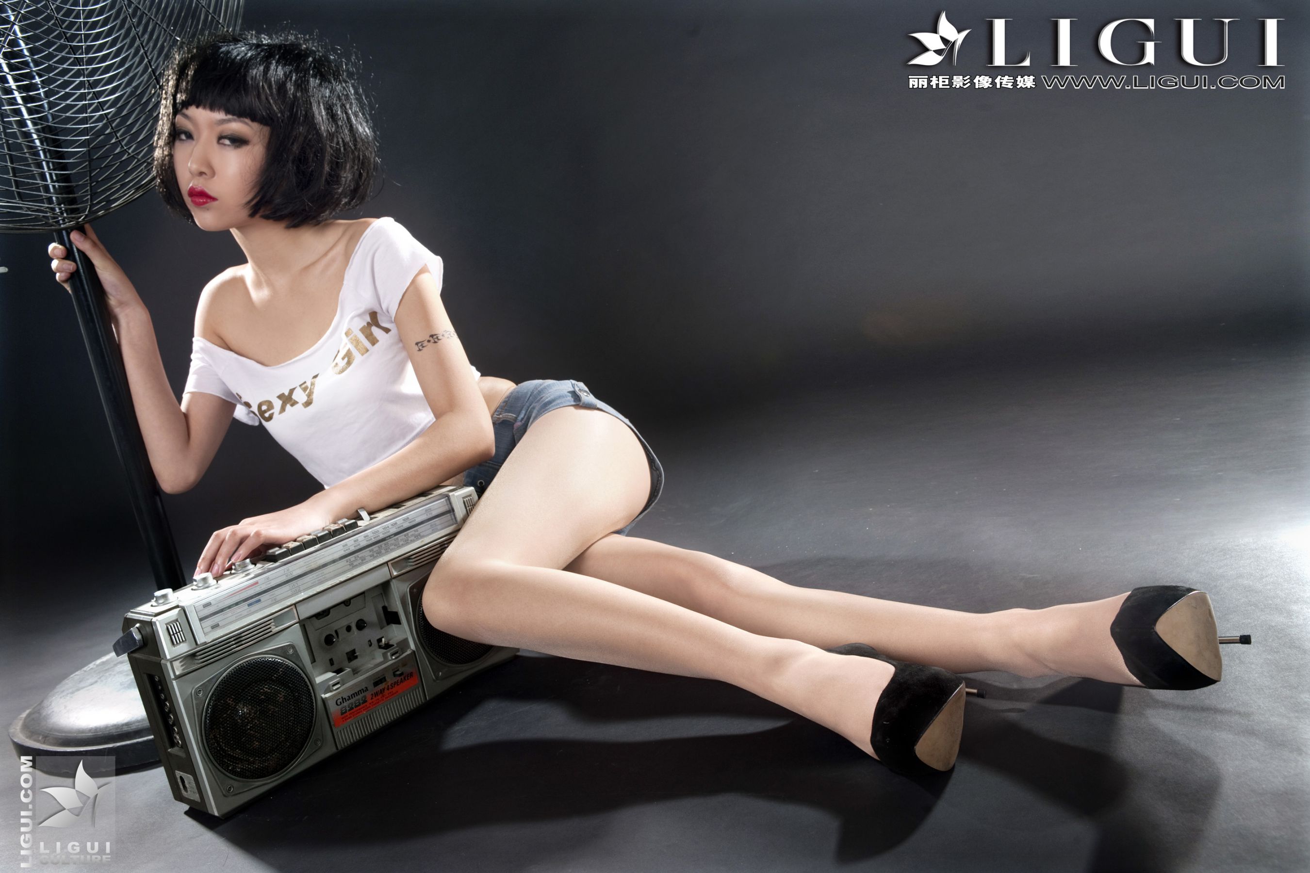 [丽柜贵足LiGui] Model 文欣《时尚牛仔热裤女郎》美腿丝足写真图片