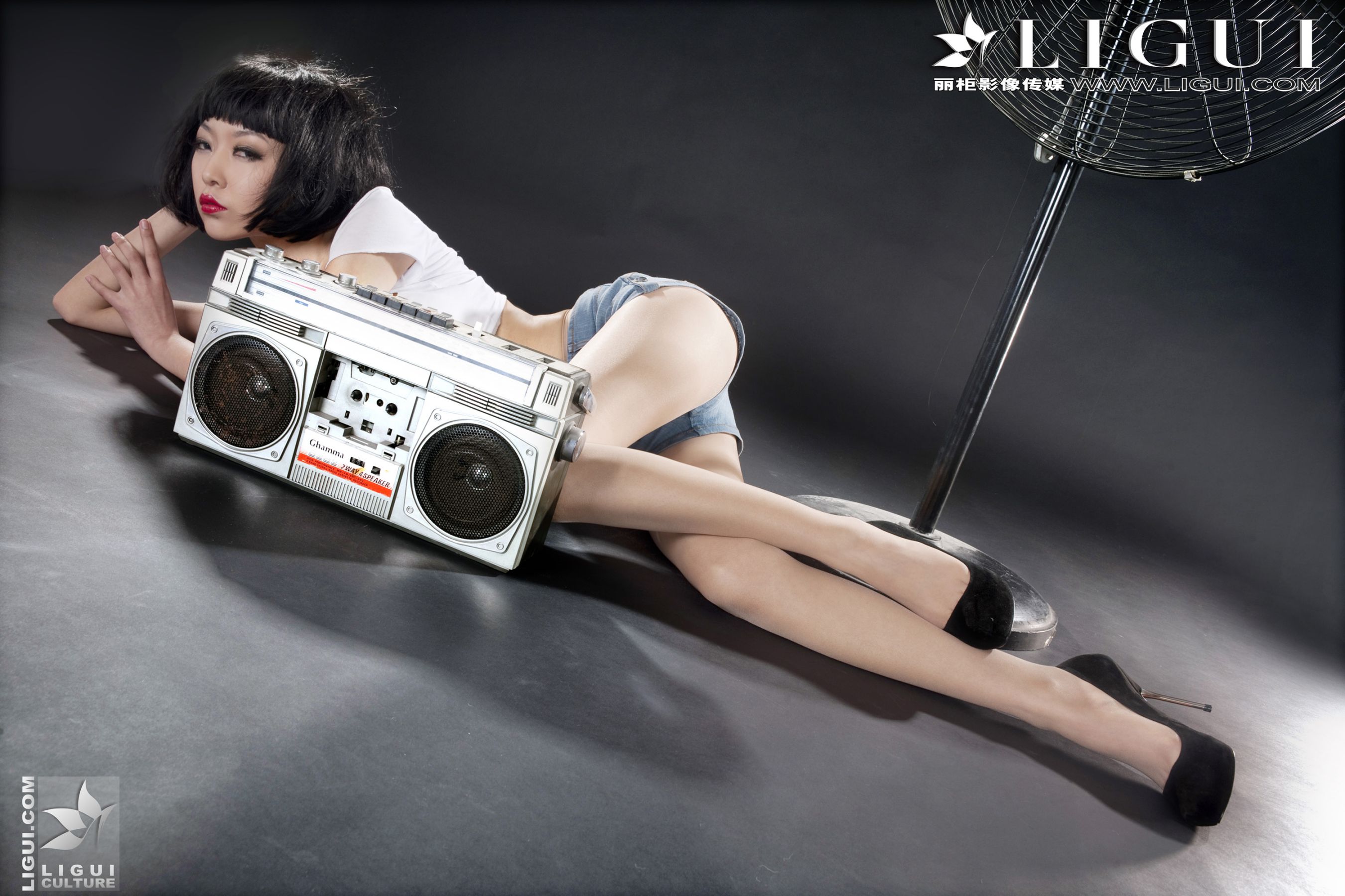 [丽柜贵足LiGui] Model 文欣《时尚牛仔热裤女郎》美腿丝足写真图片