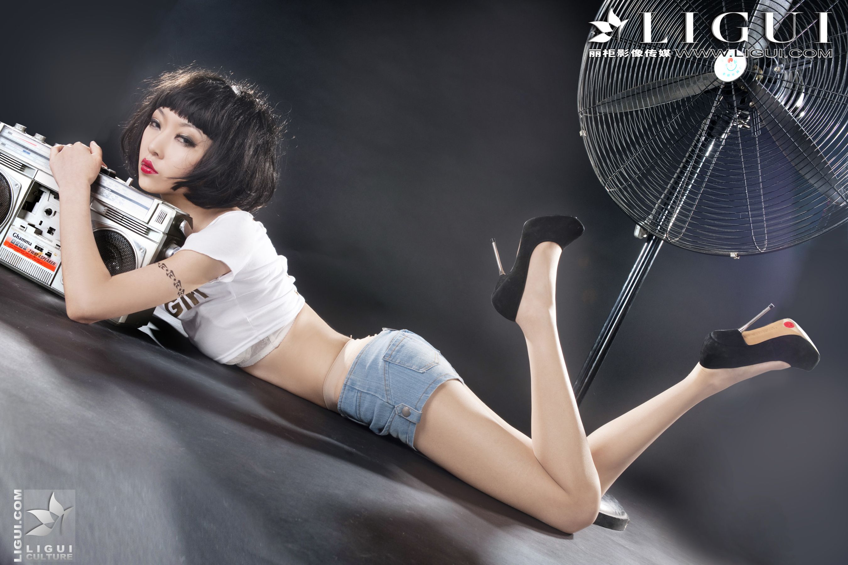 [丽柜贵足LiGui] Model 文欣《时尚牛仔热裤女郎》美腿丝足写真图片