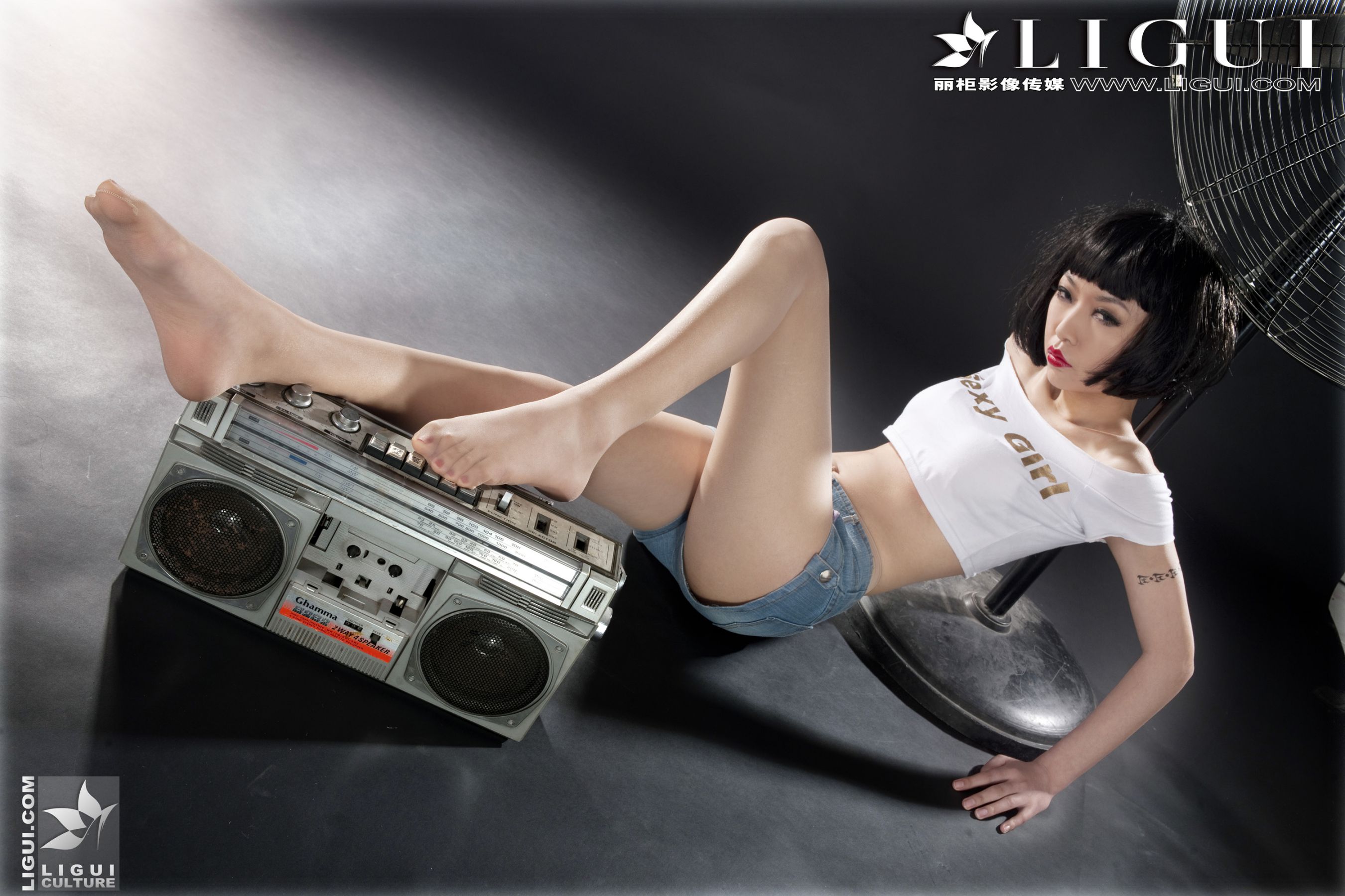 [丽柜贵足LiGui] Model 文欣《时尚牛仔热裤女郎》美腿丝足写真图片