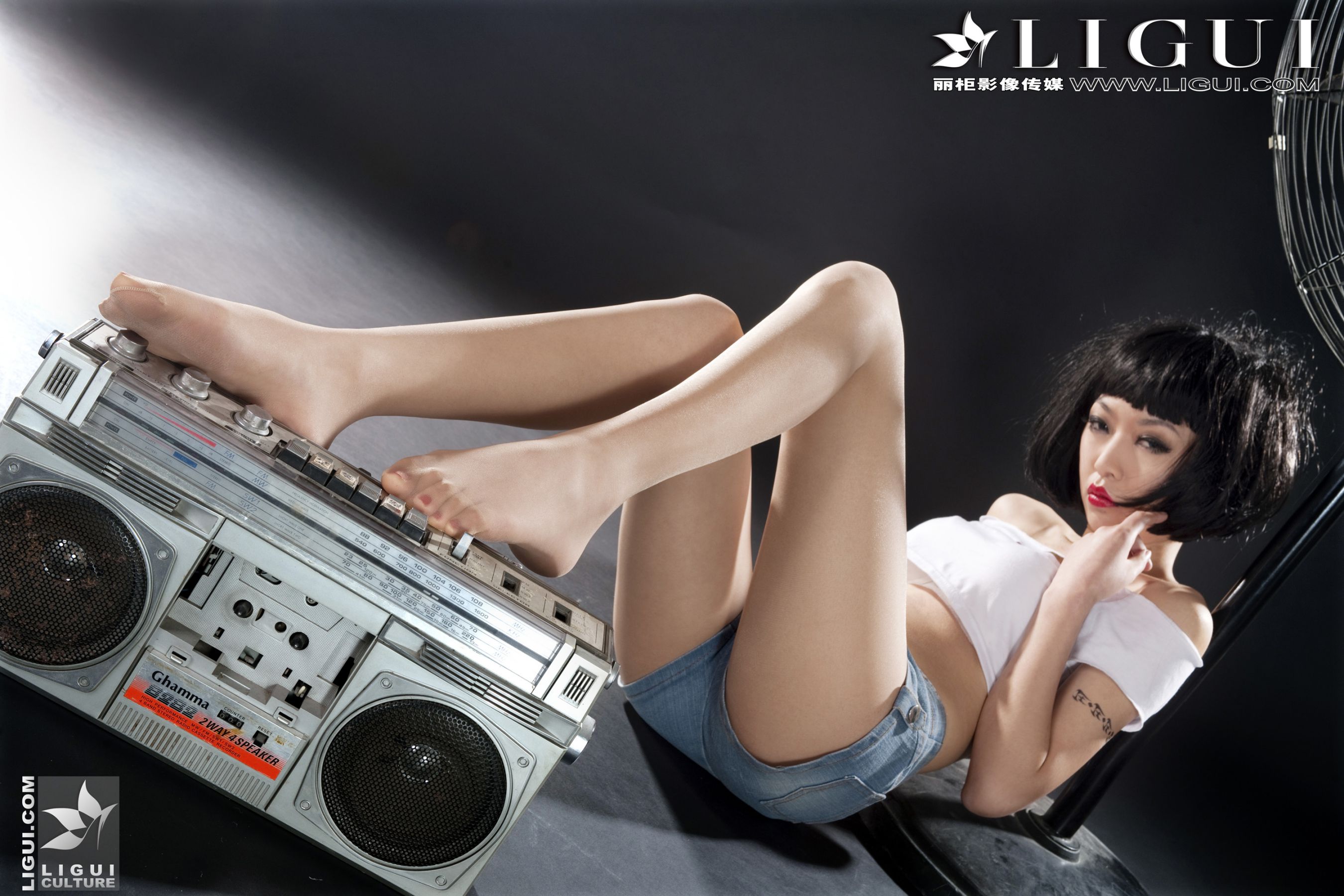 [丽柜贵足LiGui] Model 文欣《时尚牛仔热裤女郎》美腿丝足写真图片