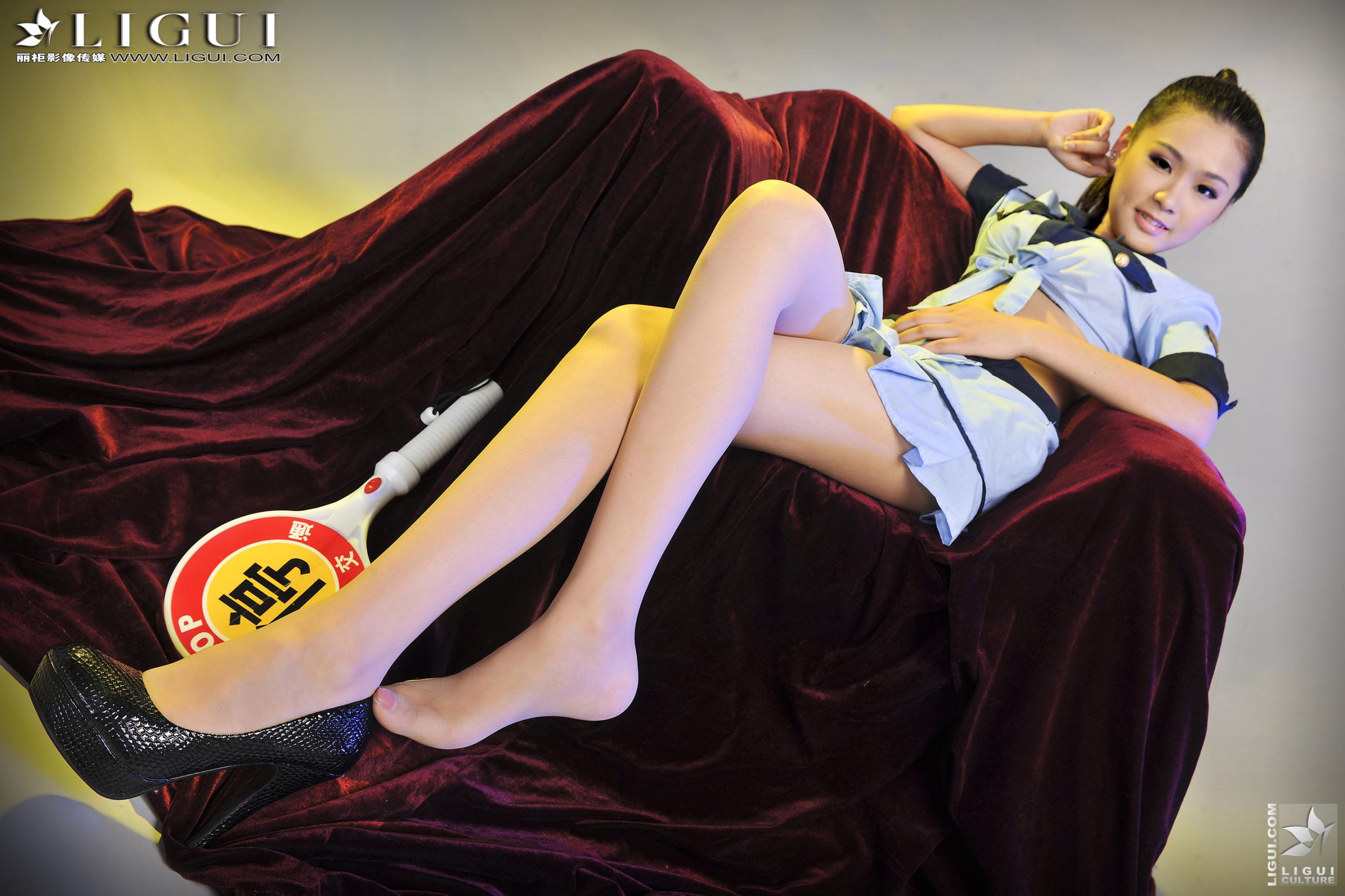 [丽柜贵足LiGui] Model 凌凌《制服高跟》上下全集 美腿丝足写真图片
