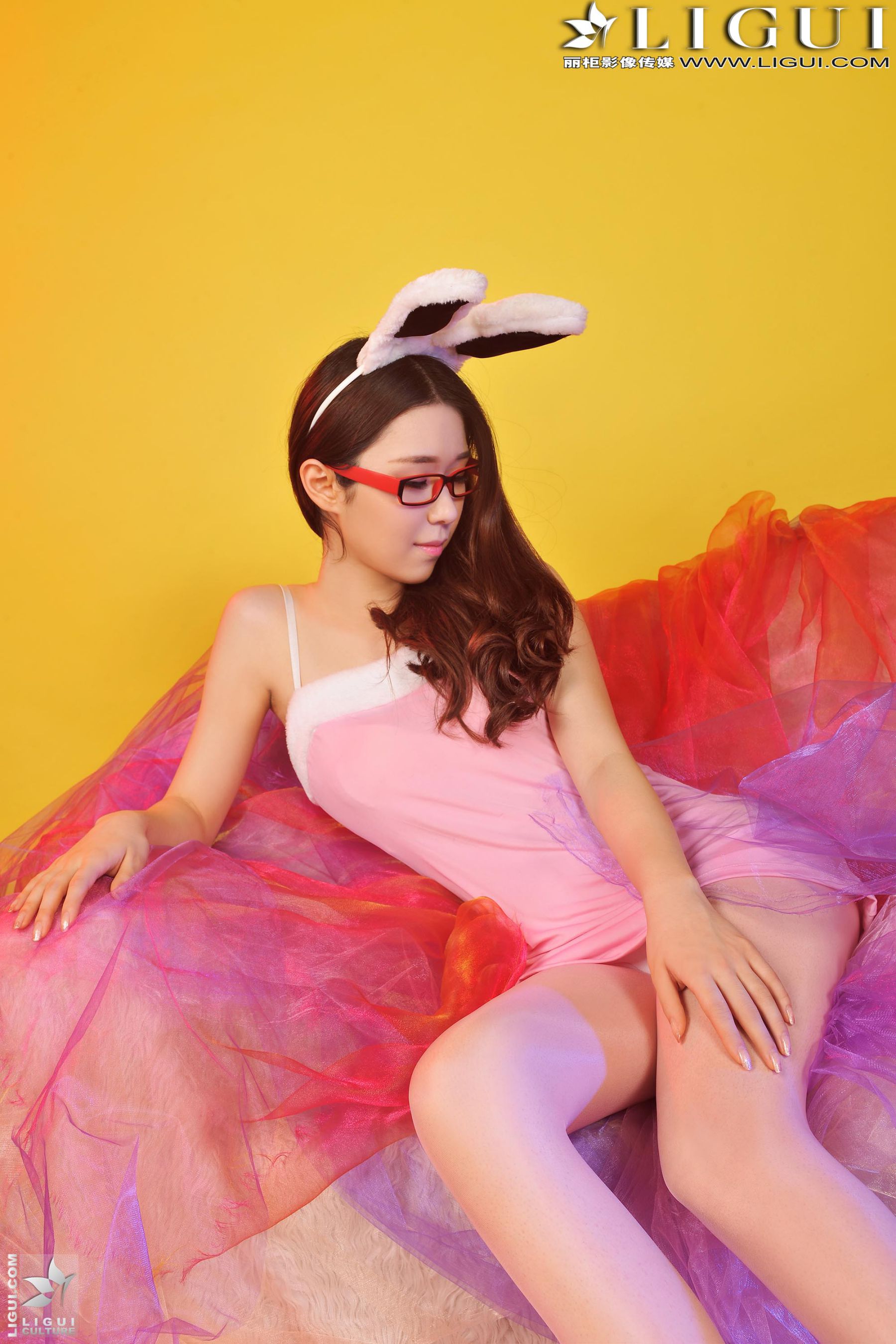 Model 美辰《红高跟兔女郎》上下全集 [丽柜贵足LiGui] 美腿丝足写真图片