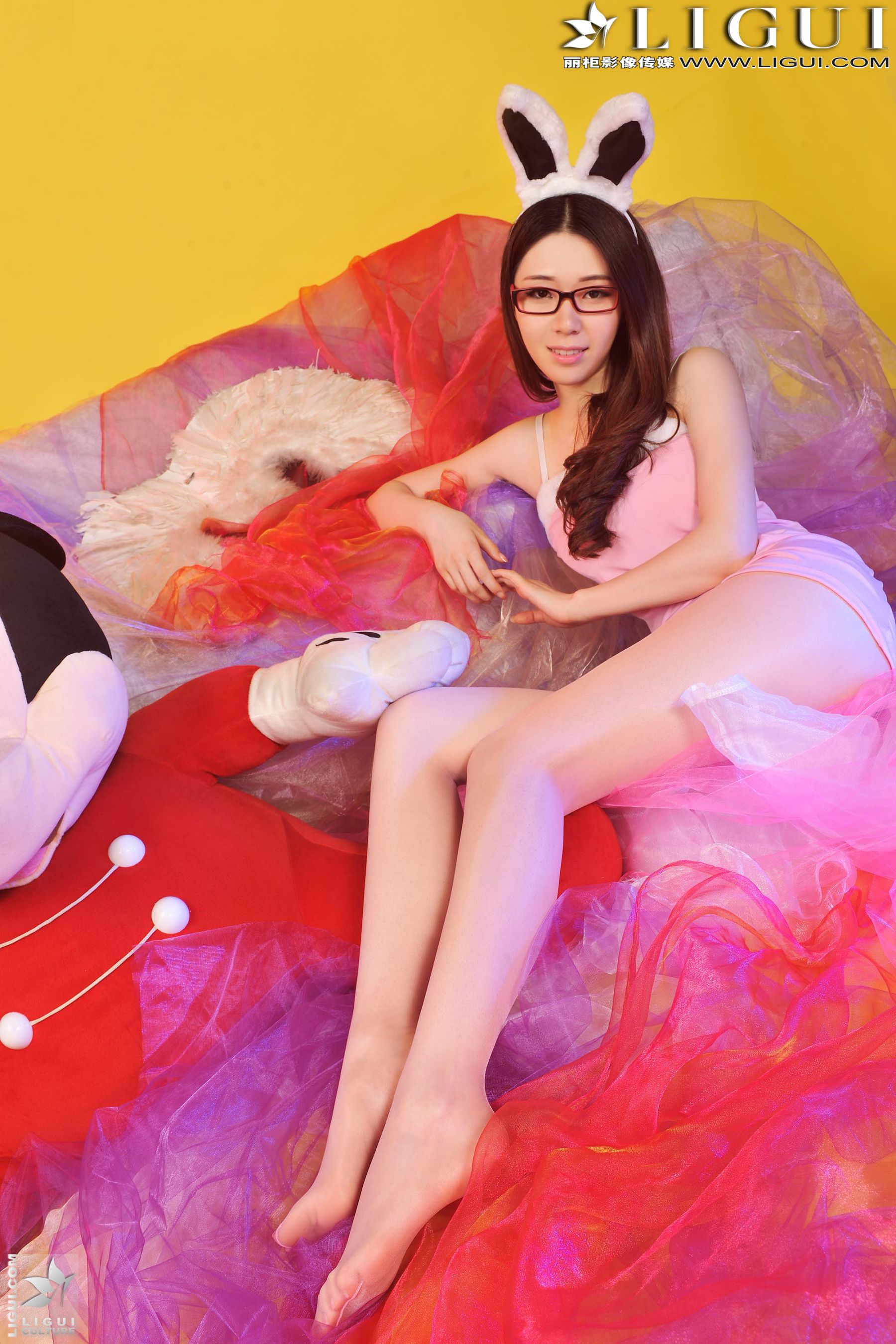 Model 美辰《红高跟兔女郎》上下全集 [丽柜贵足LiGui] 美腿丝足写真图片